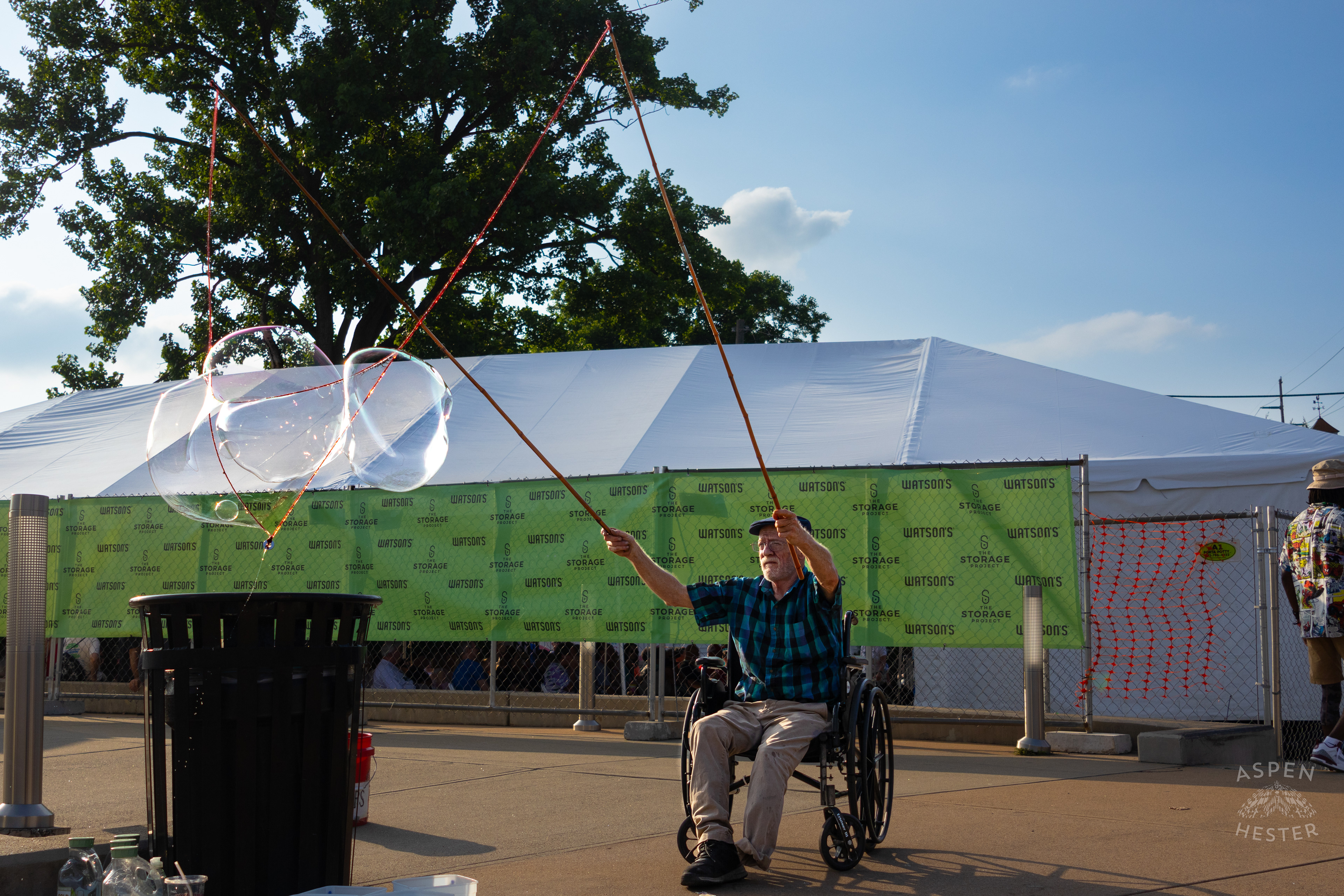 Pat The Bubble Man Outside Abbey Road Festival. May 25th, 2024/Aspen Hester