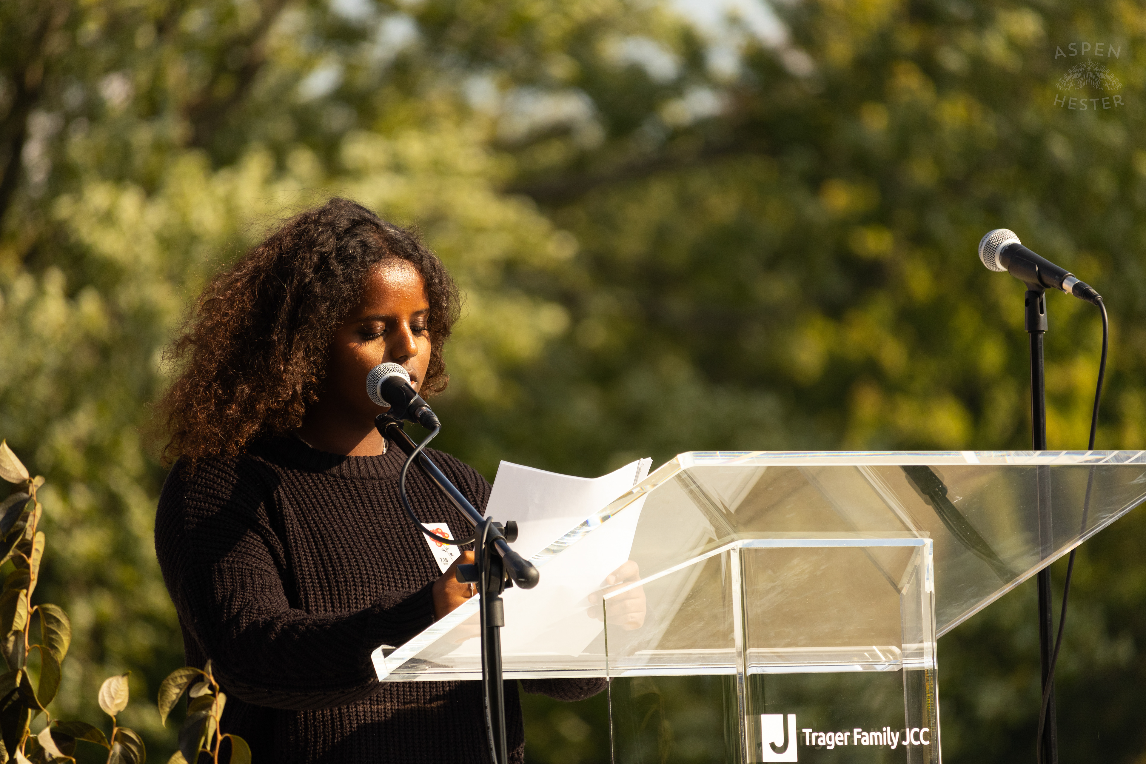 Israeli Natives Telling Their Story to The Crowd Gathered at The Trager Jewish Community Center to Remember The Victims and Pray for Peace One Year After The October 7th 2023 Hamas Attack. October 6th, 2024/Aspen Hester