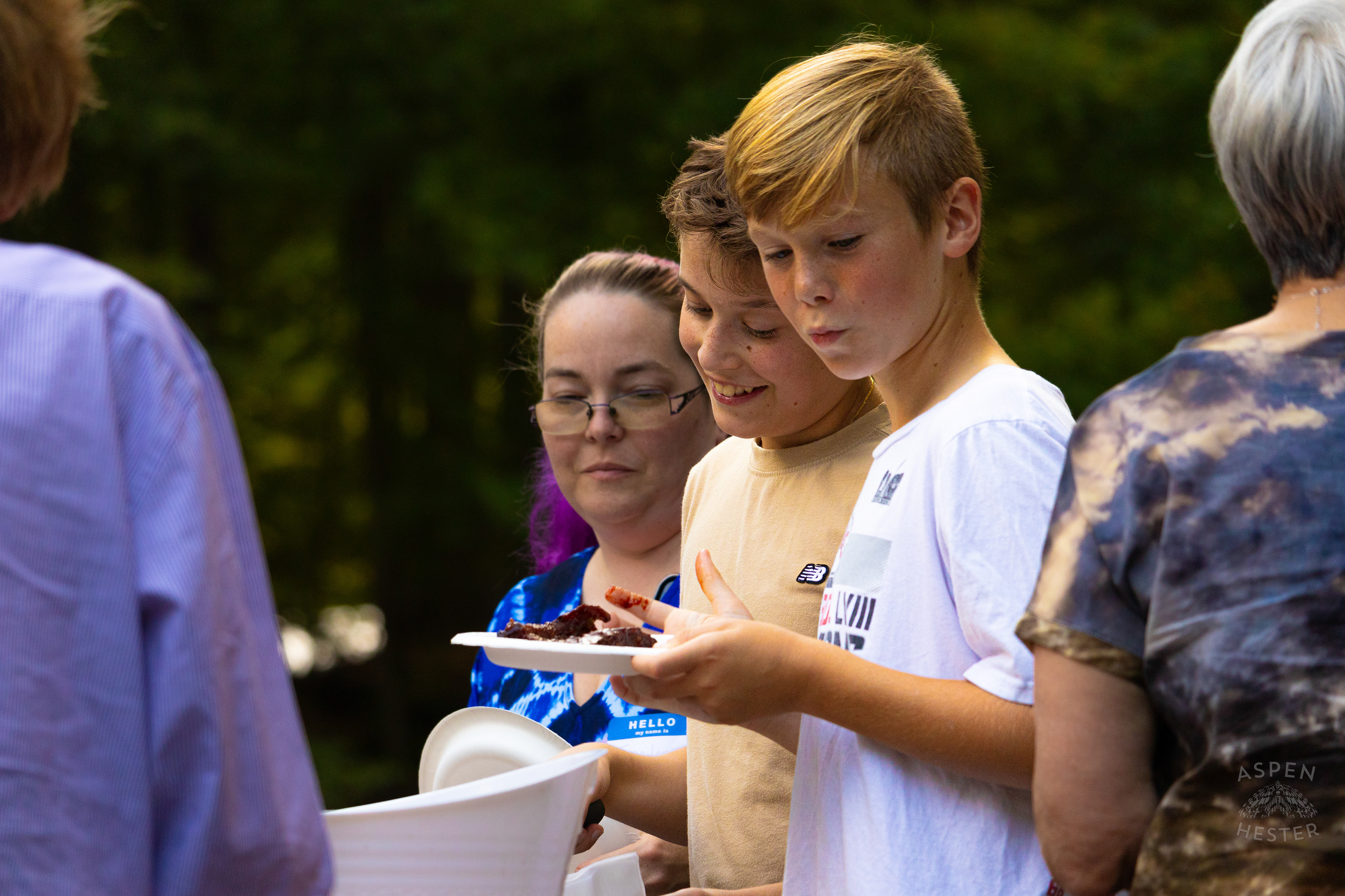 Kids Excitedly Filling Their Plates from The Big Table at Iroquois Park. September 15th, 2024/Aspen Hester