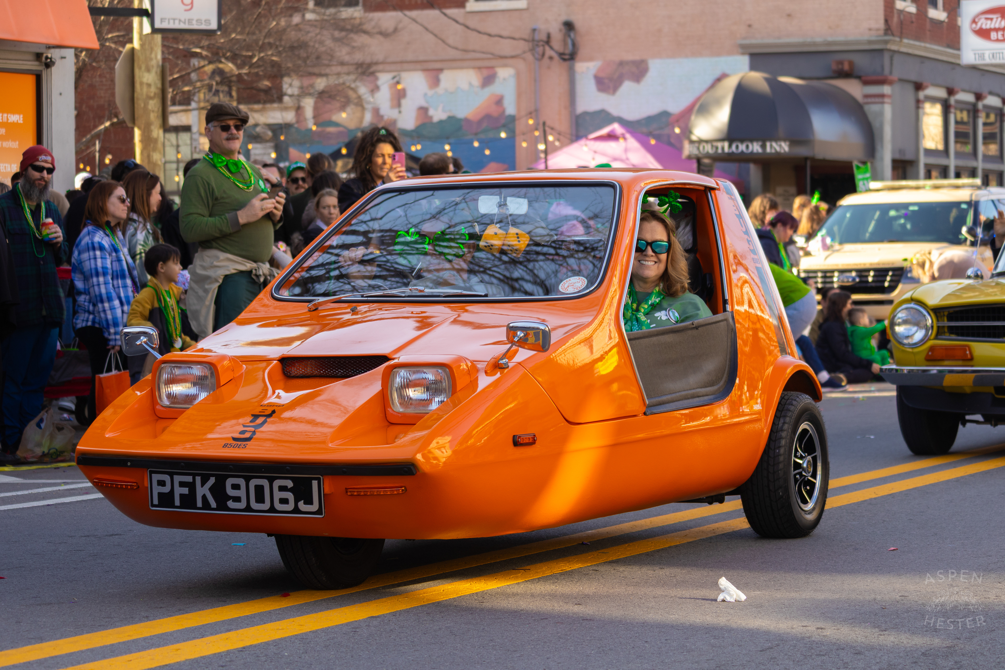 A Vintage Bond Bug Rolls Through The Highlands in The 52nd Annual Saint Patrick’s Day Parade. March 8th, 2025/Aspen Hester