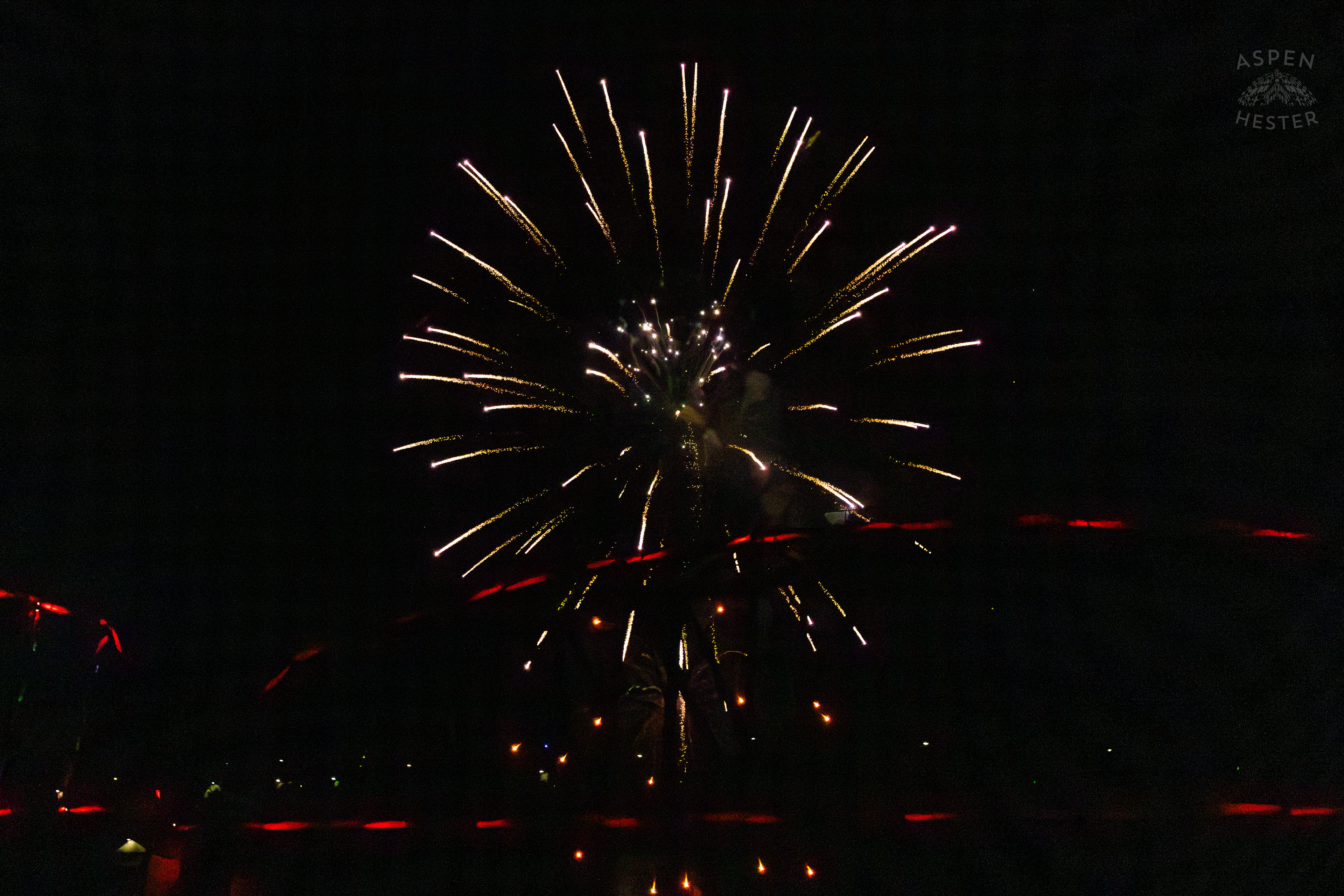 The The Big Four Bridge During The Fireworks Show at Waterfront Park Fourth of July. July 4th, 2024/Aspen HesterShow at Waterfront Park Fourth of July. July 4th, 2024/Aspen Hester