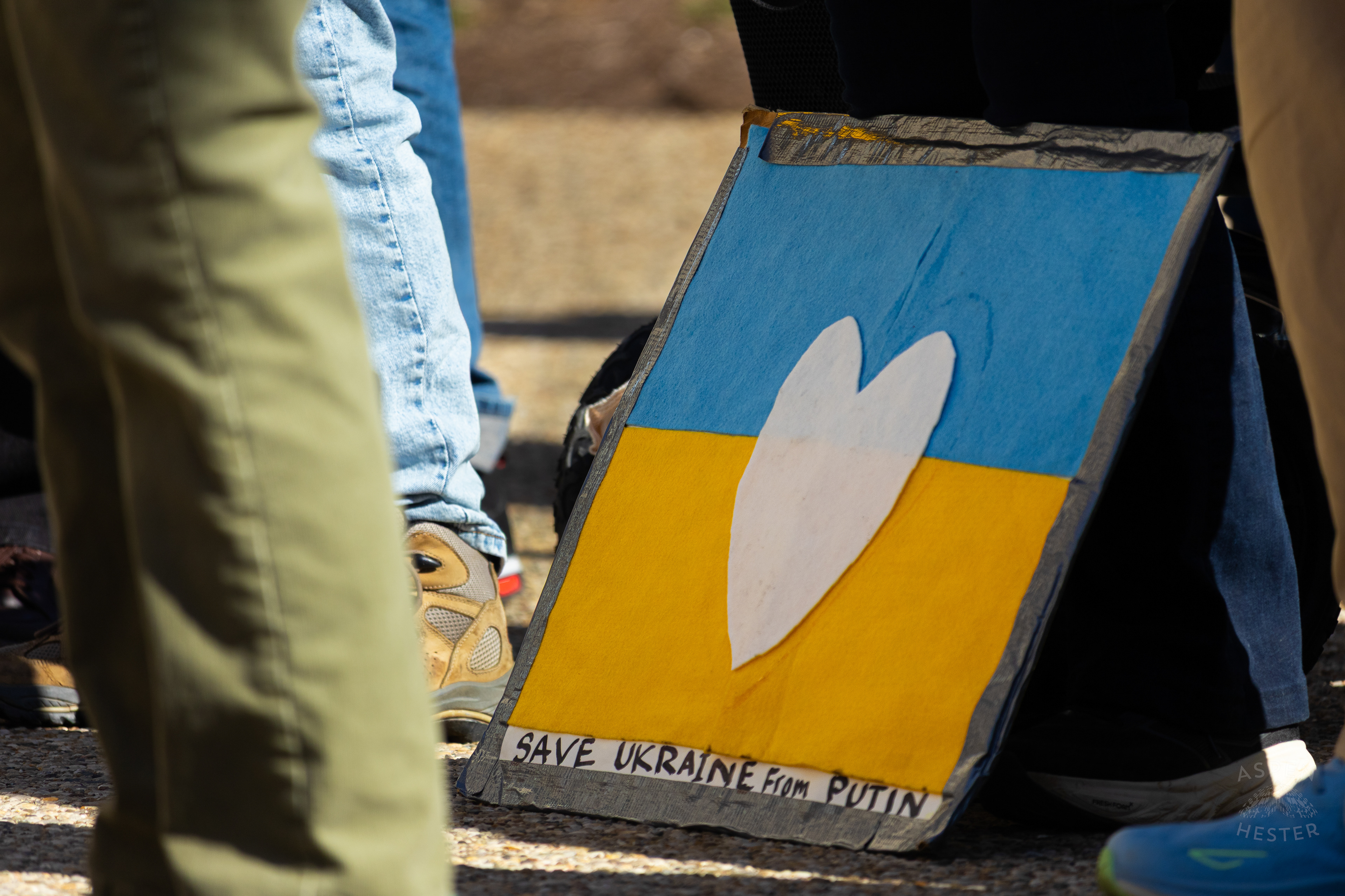 A Louisvillian Holds A Sign in Support of Ukraine as The Community Rallies in Support of Ukraine. March 2nd, 2025/Aspen Hester