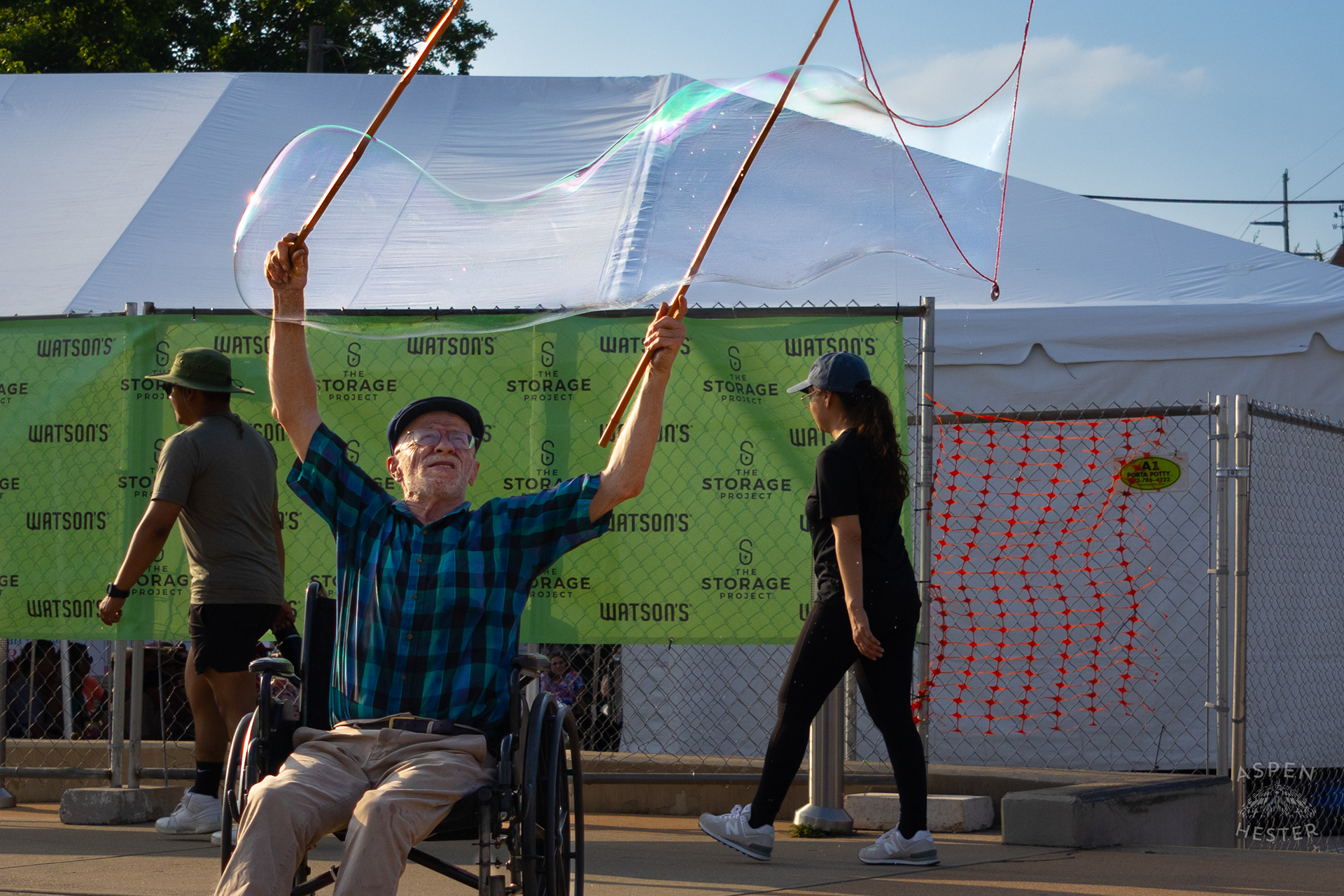 Pat The Bubble Man Outside Abbey Road Festival. May 25th, 2024/Aspen Hester
