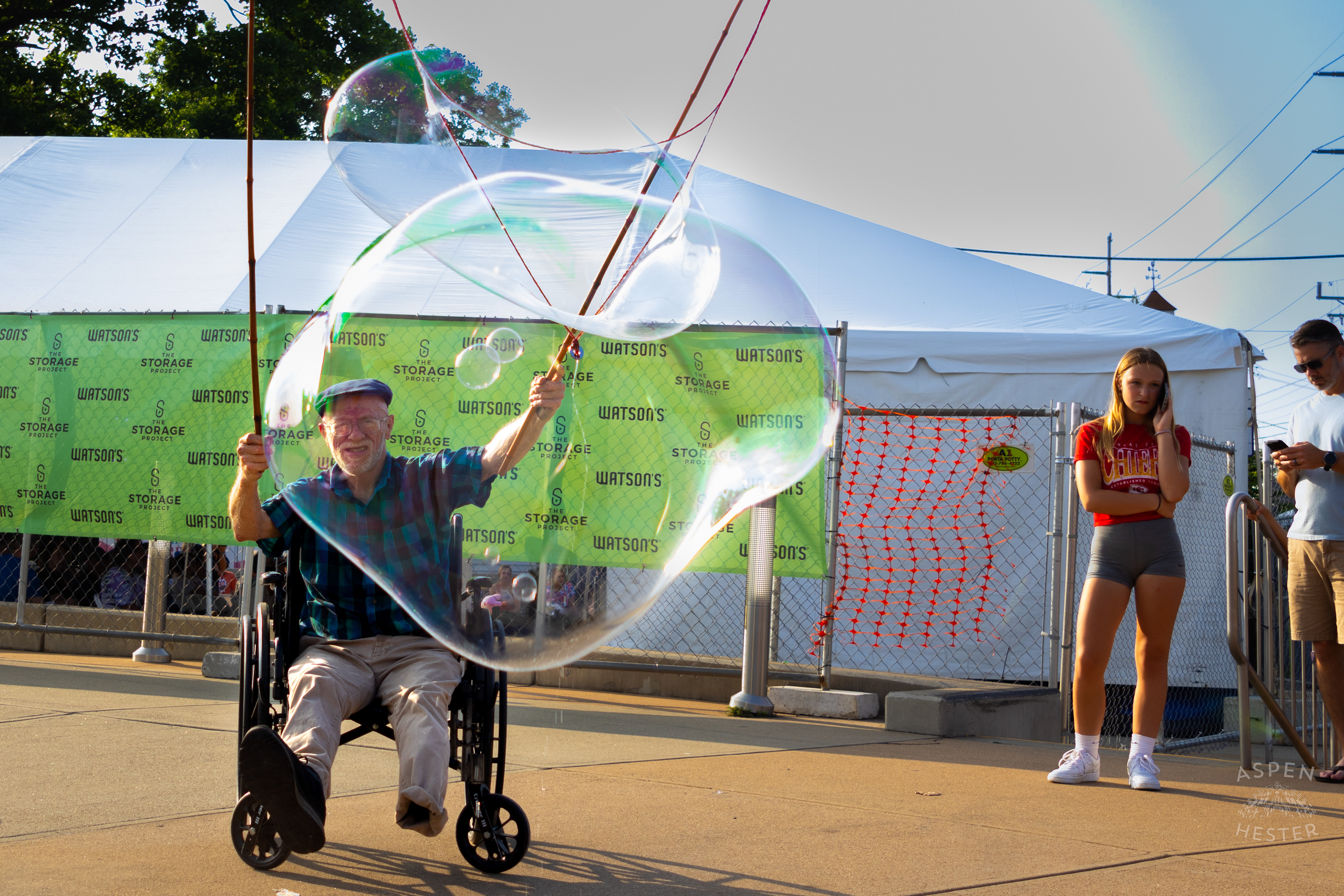 Pat The Bubble Man Outside Abbey Road Festival. May 25th, 2024/Aspen Hester