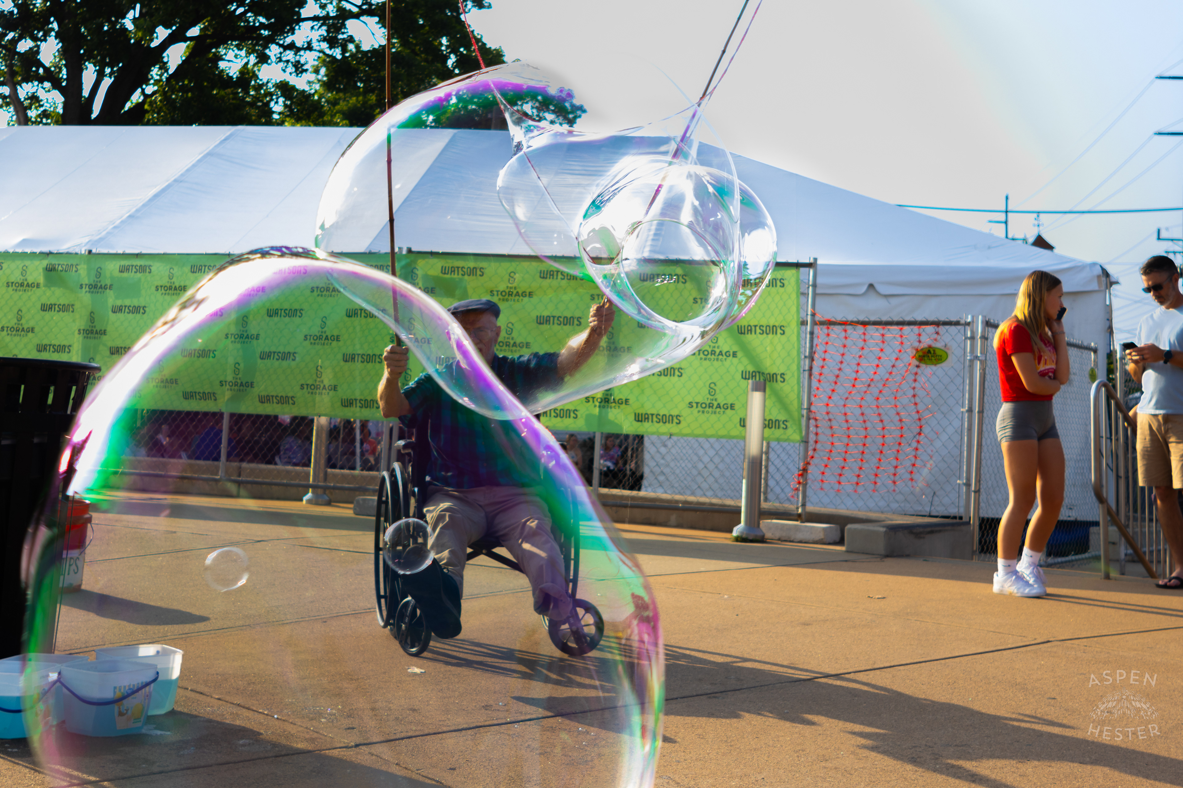 Pat The Bubble Man Outside Abbey Road Festival. May 25th, 2024/Aspen Hester