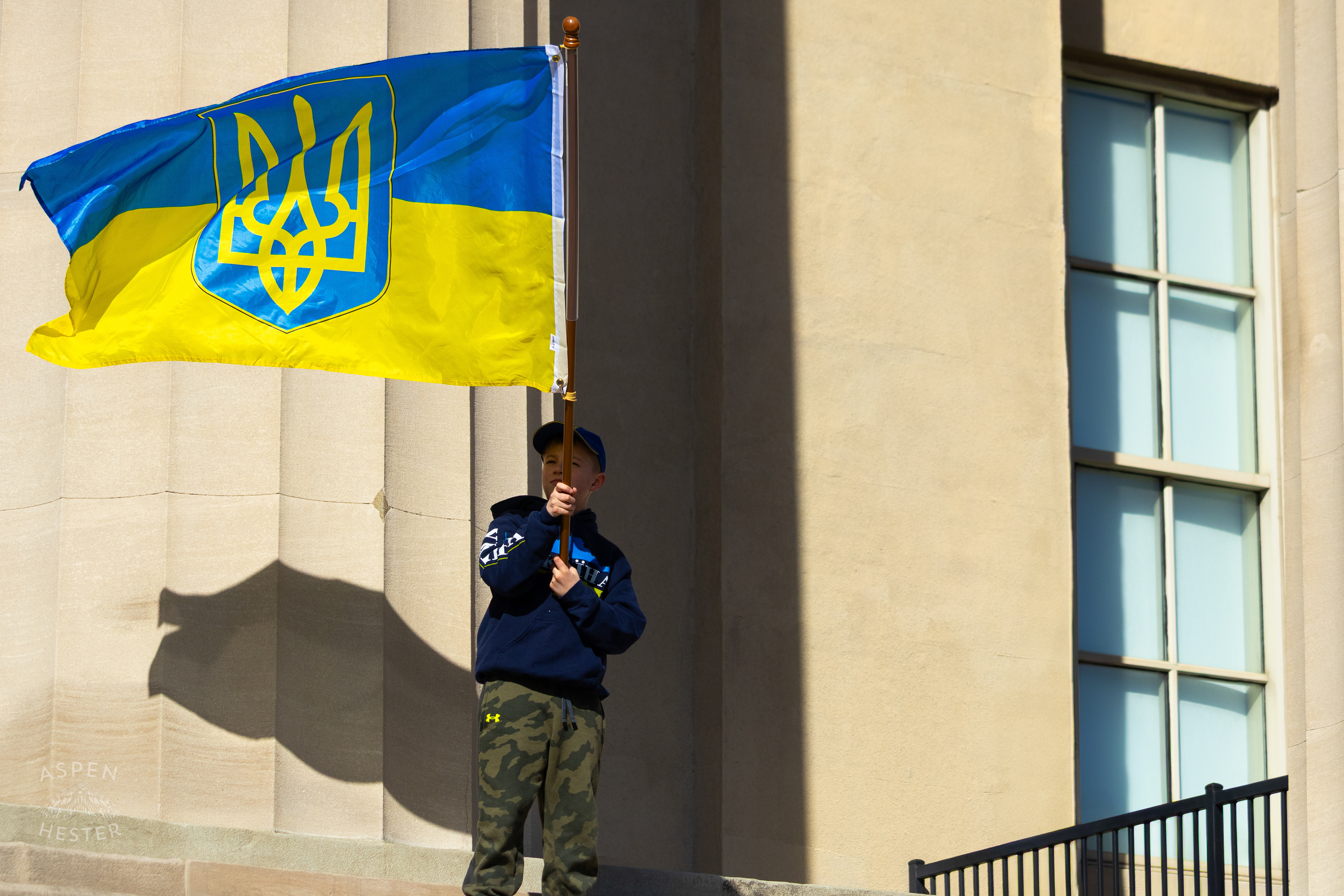 A Young Louisvillians Waves The Ukrainian Flag as The Community Rallies in Support of Ukraine. March 2nd, 2025/Aspen Hester