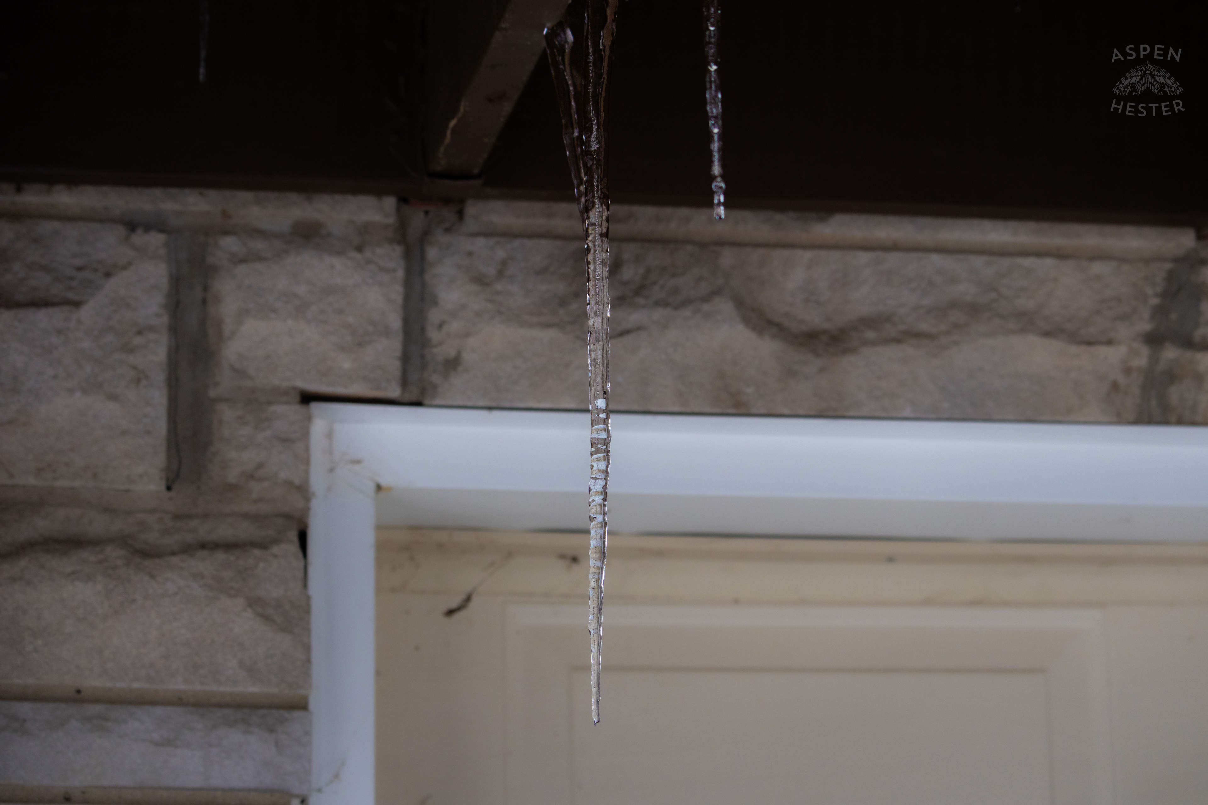Long Icicles Formed on Susan and Scot Orloff’s Waverly Hills Home Caused by Winter Storm Blair. January 6th, 2025/Aspen Hester