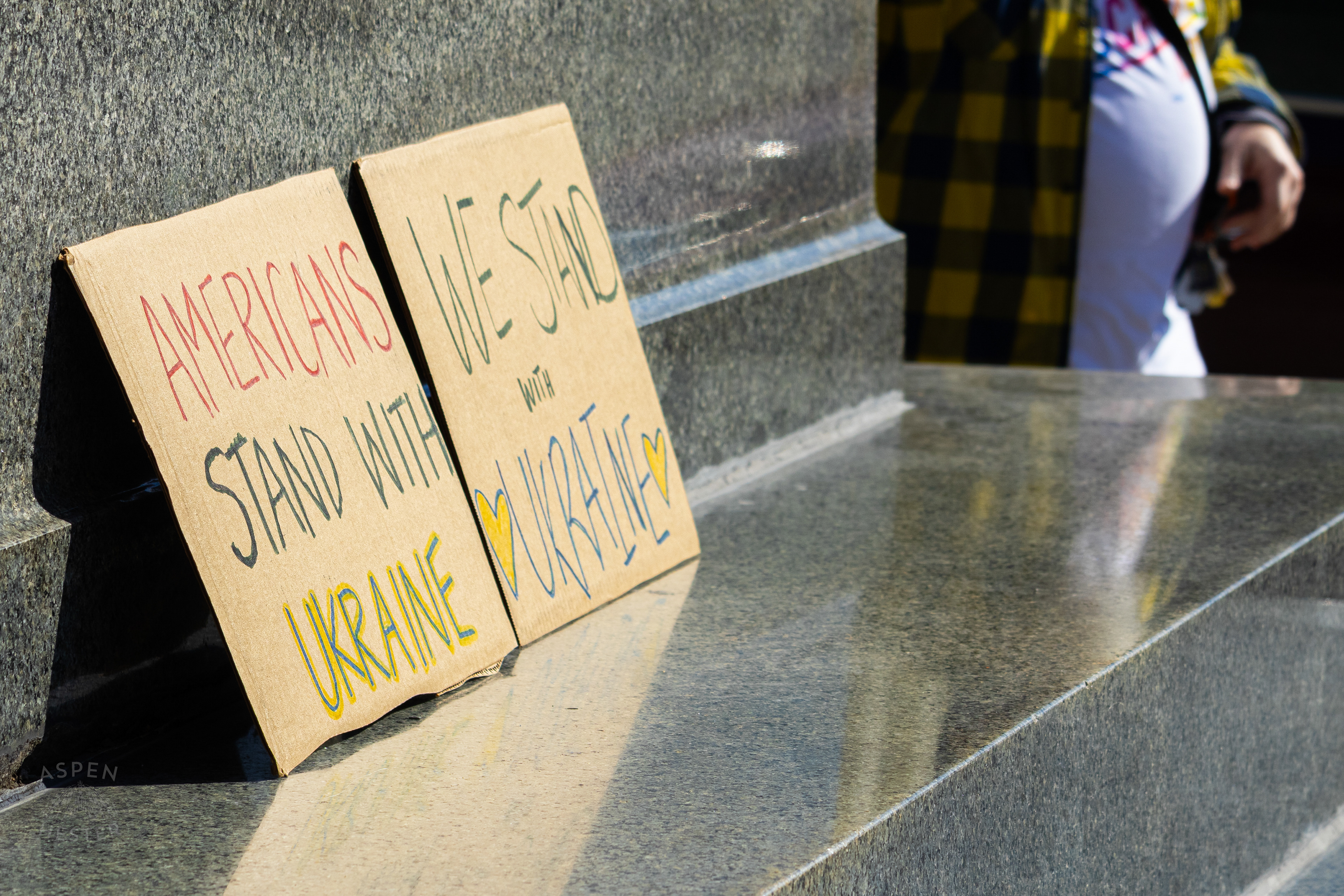 Louisvillians Insisting They “Stand With Ukraine” as The Community Rallies in Support of Ukraine. March 2nd, 2025/Aspen Hester