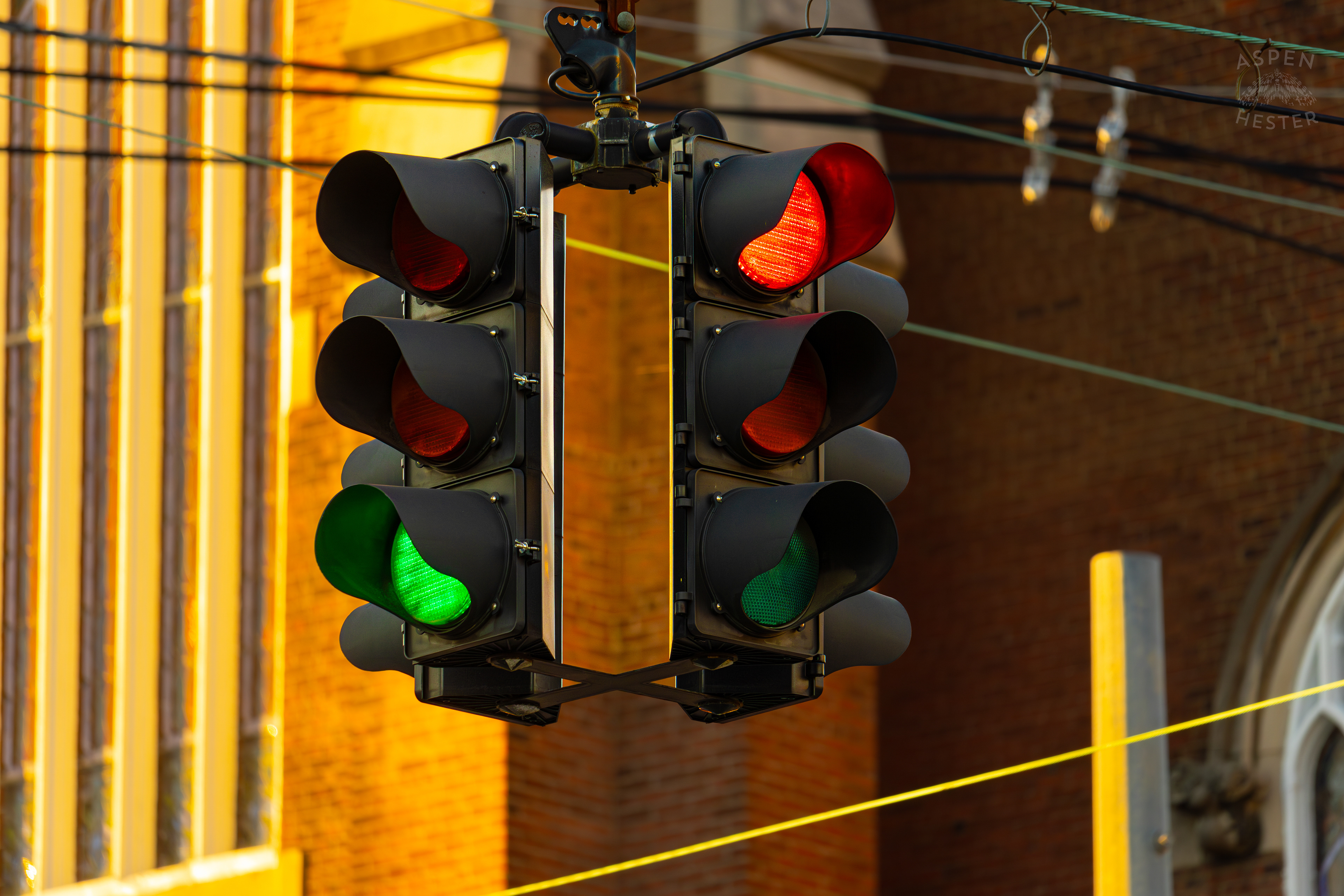 Traffic Light on The Corner of Market and Clay In Nulu on A Saturday Evening. November 14th, 2024/Aspen Hester