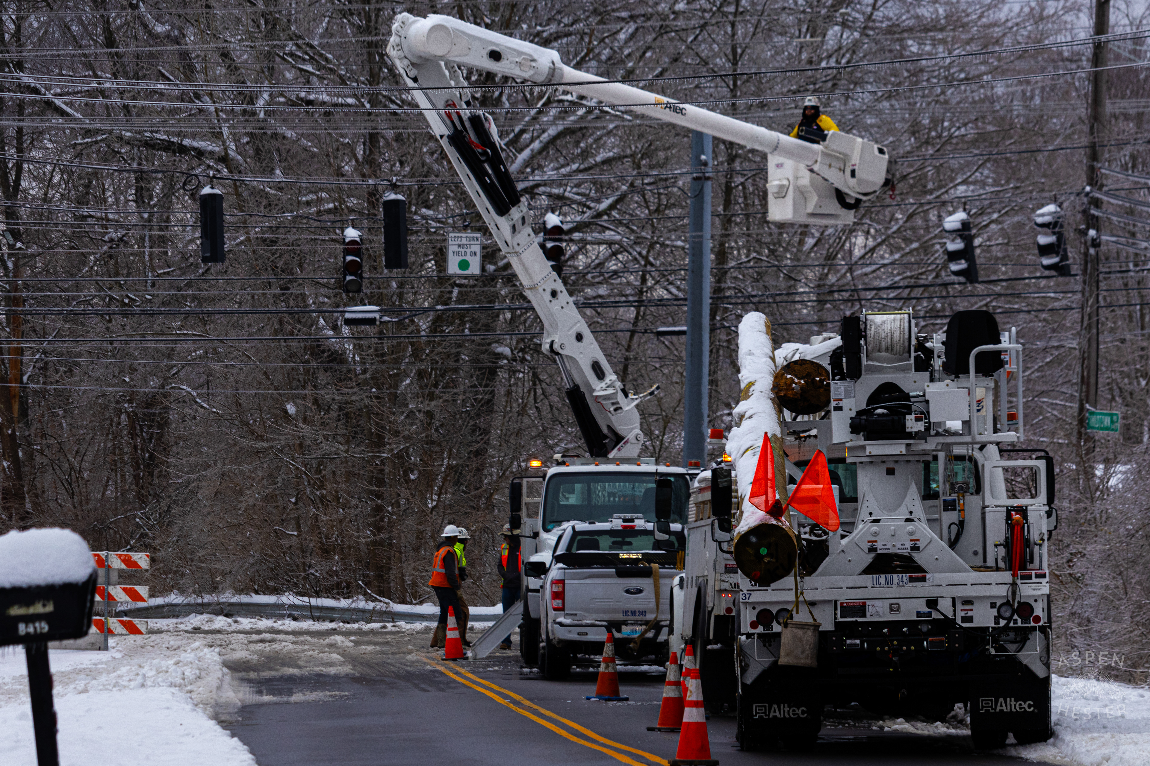 LG&E Crews Work to Restore Power to Customers in Waverly Hill After Outages Caused by Winter Storm Blair. January 6th, 2025/Aspen Hester