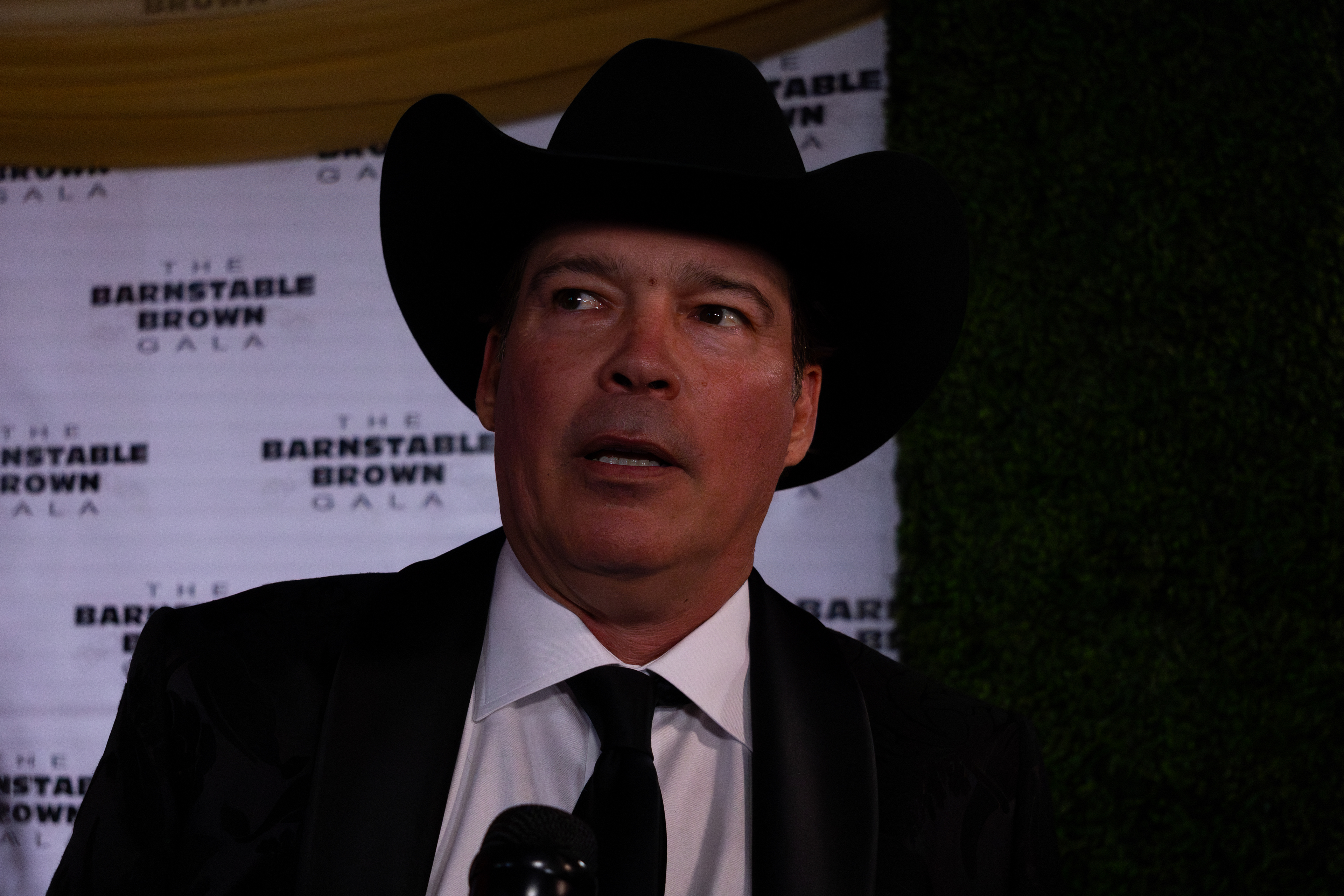 Clay Walker Talks to Reporters on The Red Carpet  at The 2024 Barnstable-Brown Gala. May 3rd, 2024/Aspen Hester