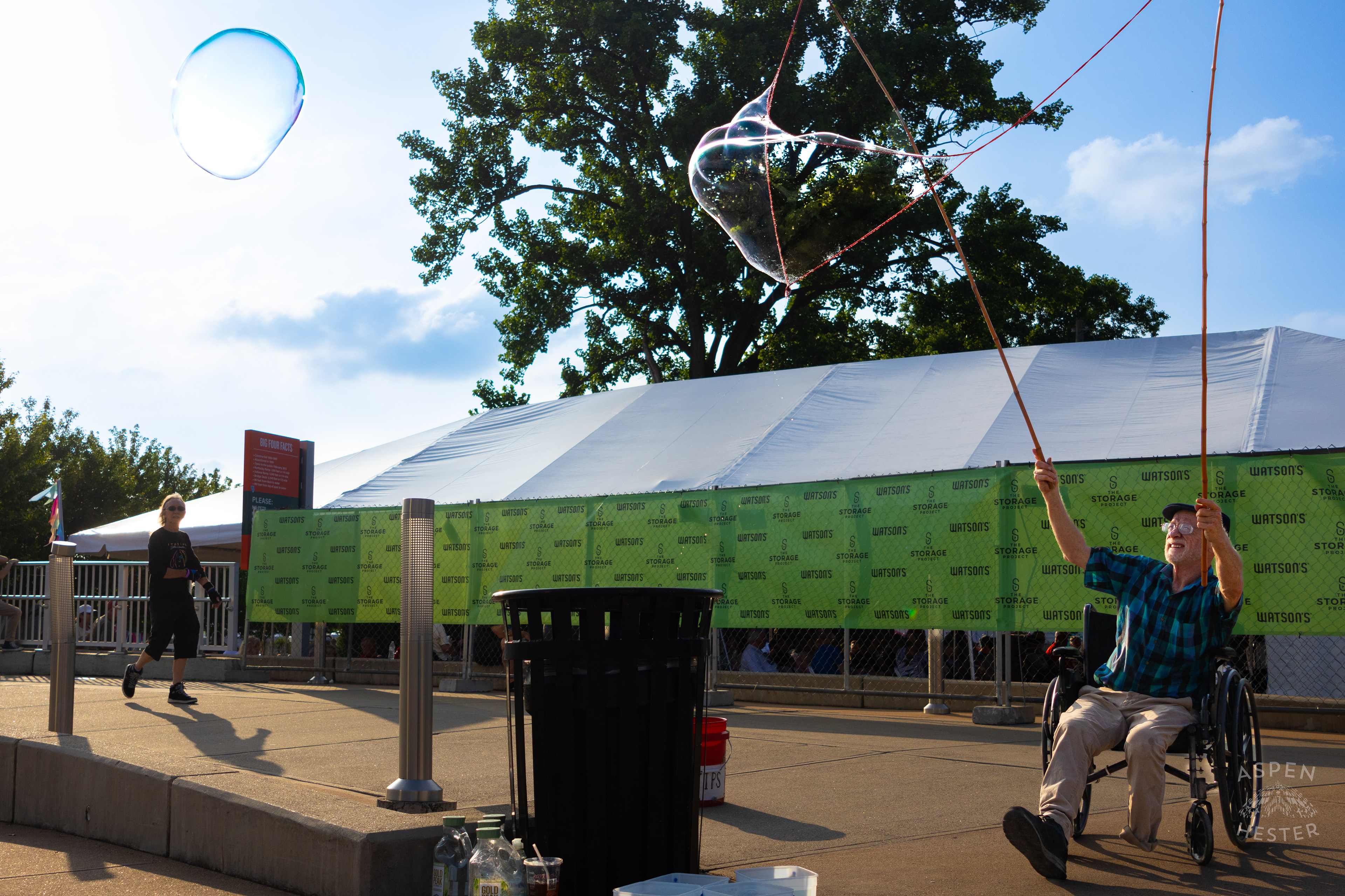 Pat The Bubble Man Outside Abbey Road Festival. May 25th, 2024/Aspen Hester