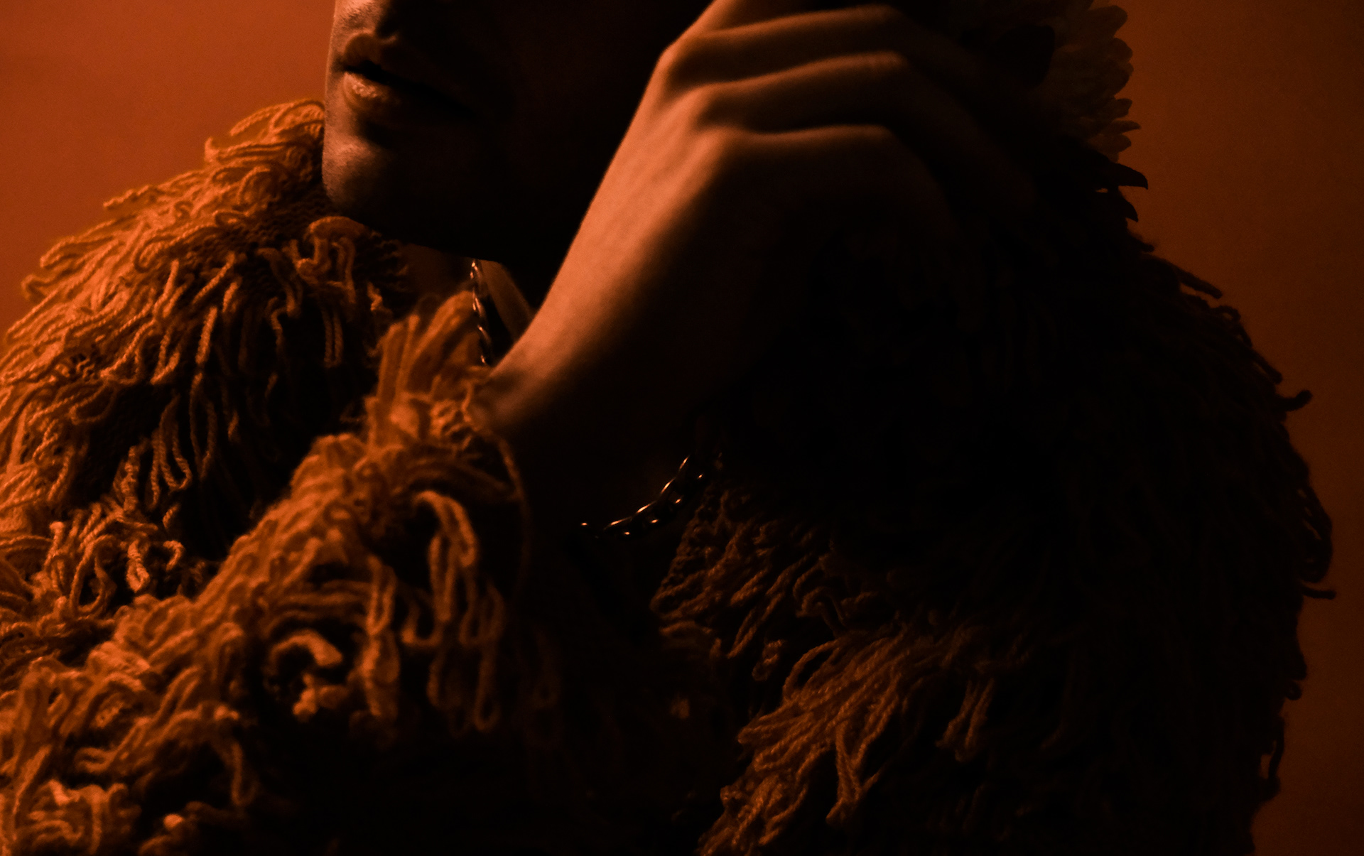 fotografia modowa mężczyzna w futrze piotr podgajny