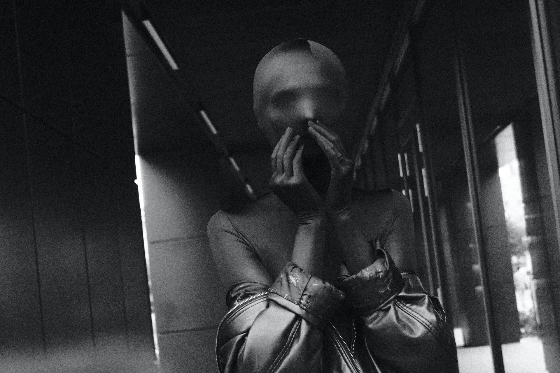 alternatywna fotografia modowa zentai suit warszawa