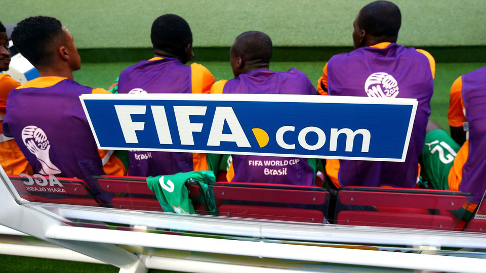Application du branding FIFA dans des contextes multi-compétition, démontrant une direction artistique adaptée aux ligues internationales et aux diffuseurs sportifs.