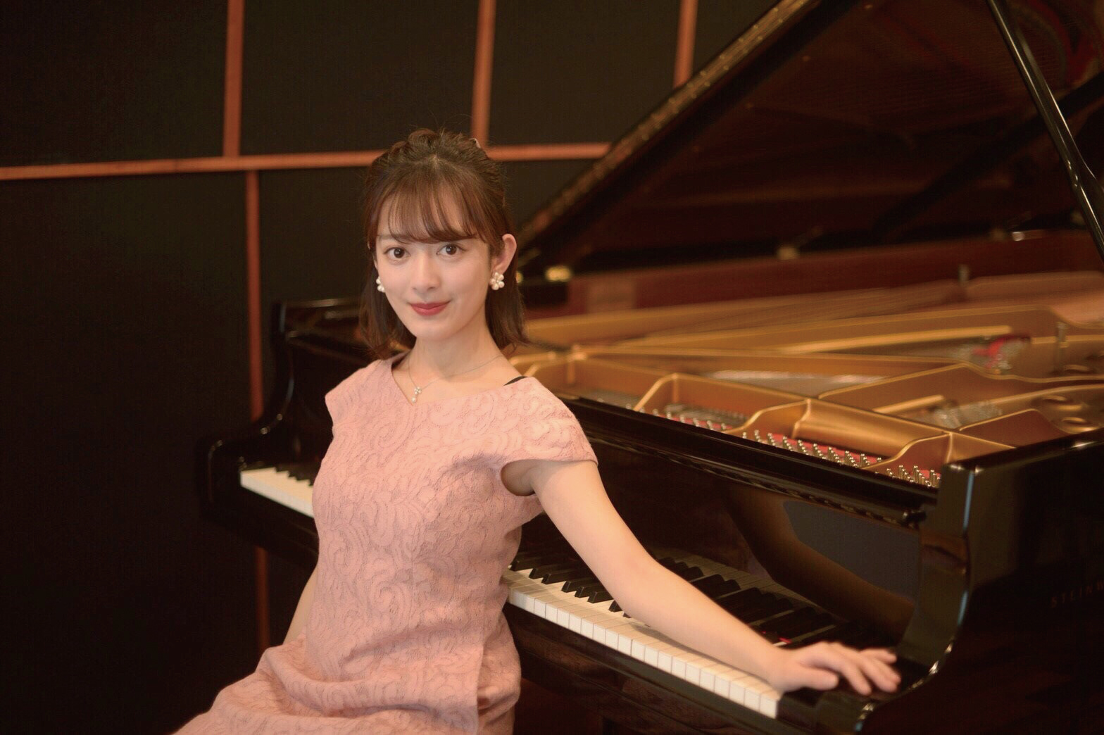 Pianist Nanaha Official Web Site Profile