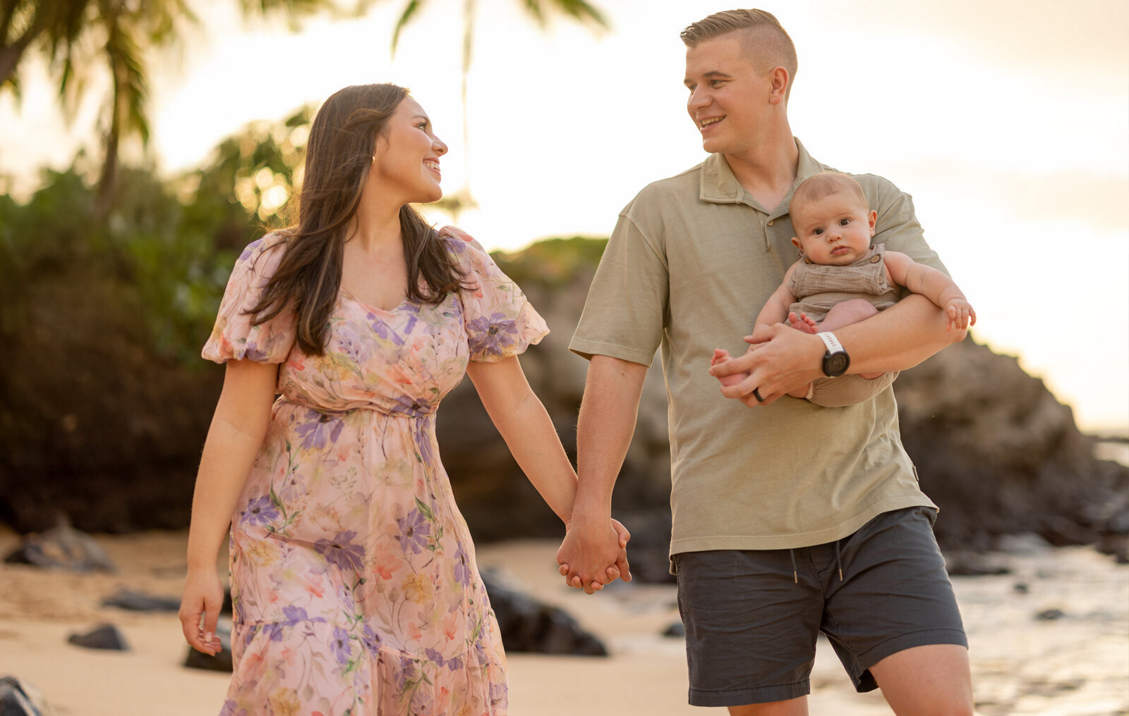 OAHU FAMILY PHOTOGRAPHERS FOR CANDID FAMILY MOMENTS