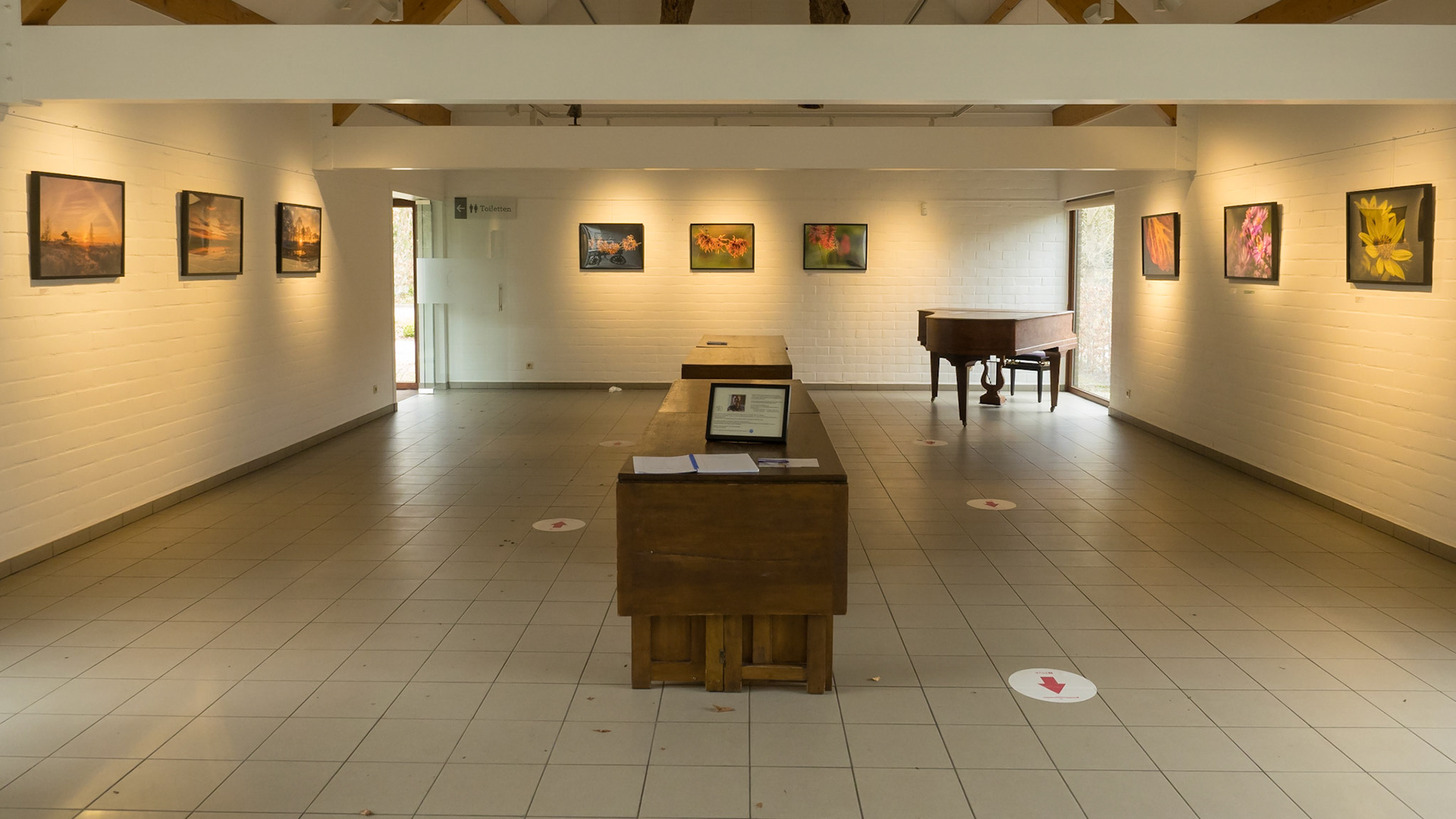 De tentoonstellingsruimte in het arboretum