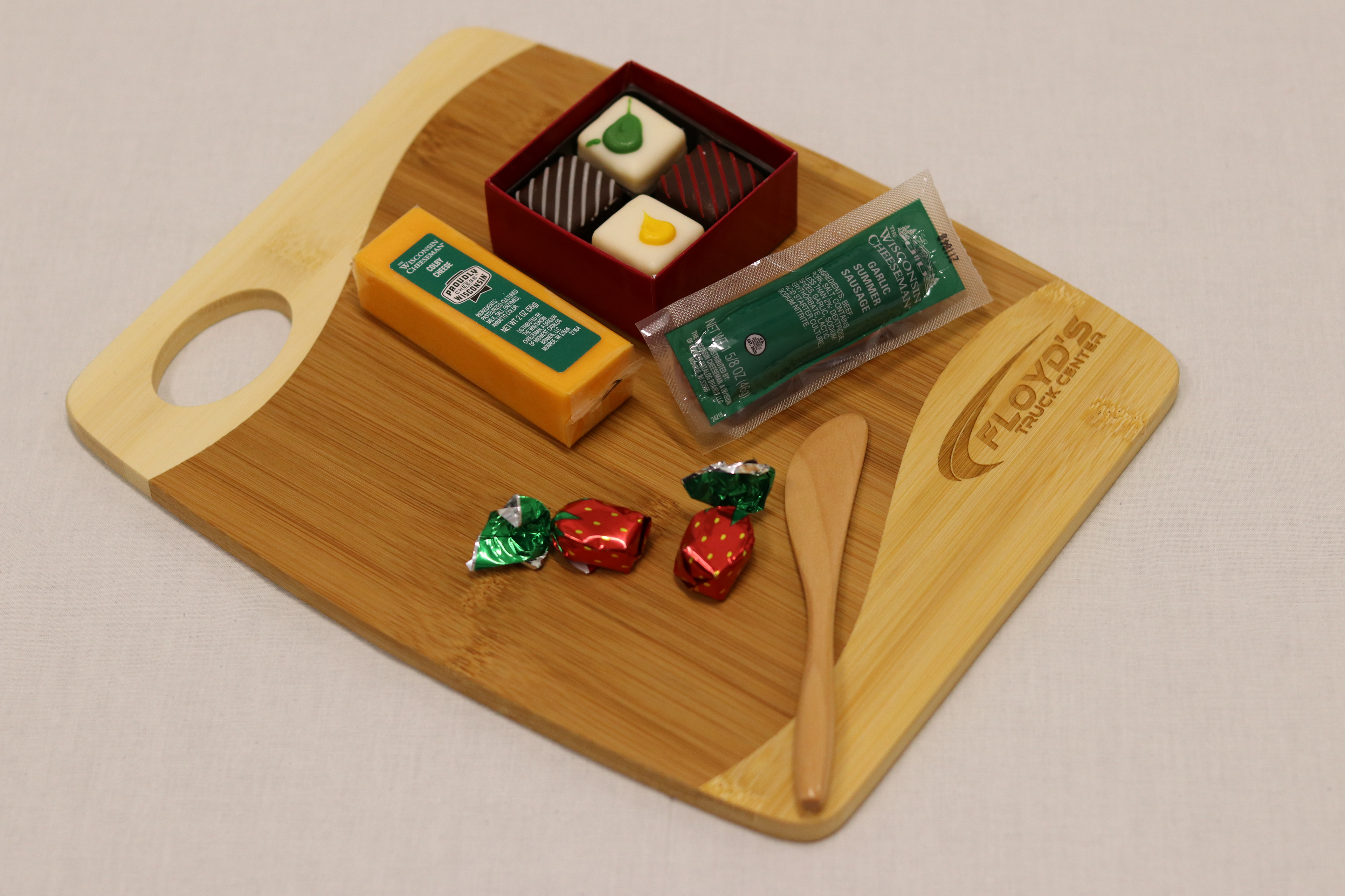Wisconsin Cheeseman Gift set with Custom engraved cutting board