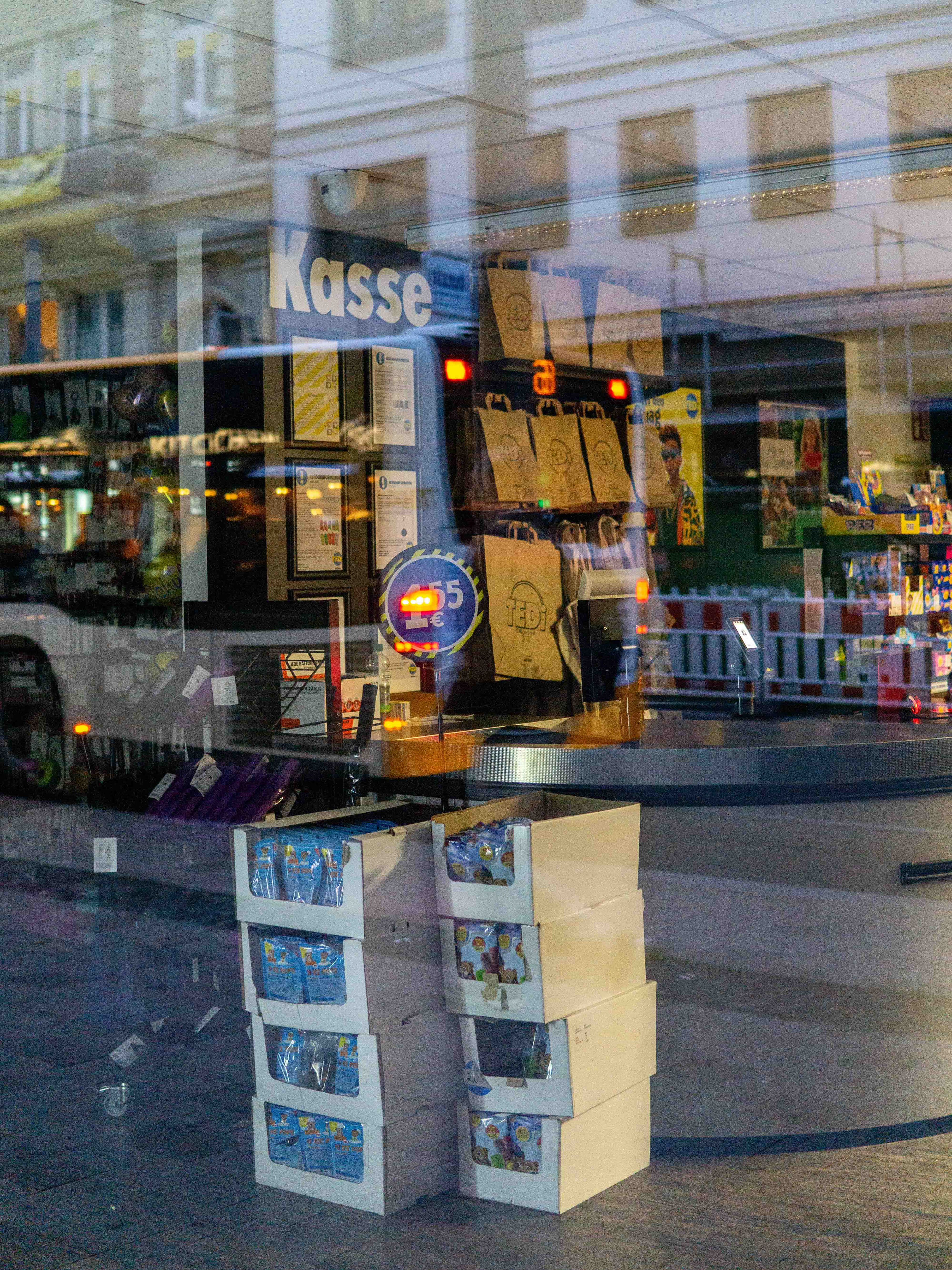 太多了21, Photography, 2025, 80 x 60 cm