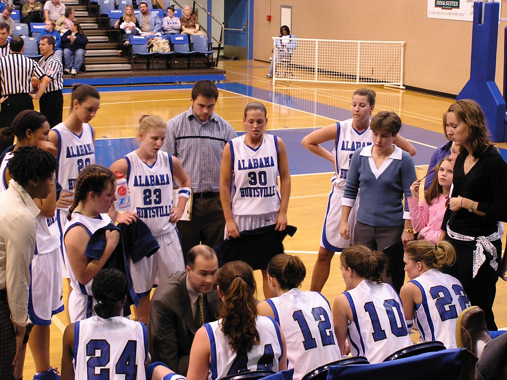 Lindsey playing basketball for UAH