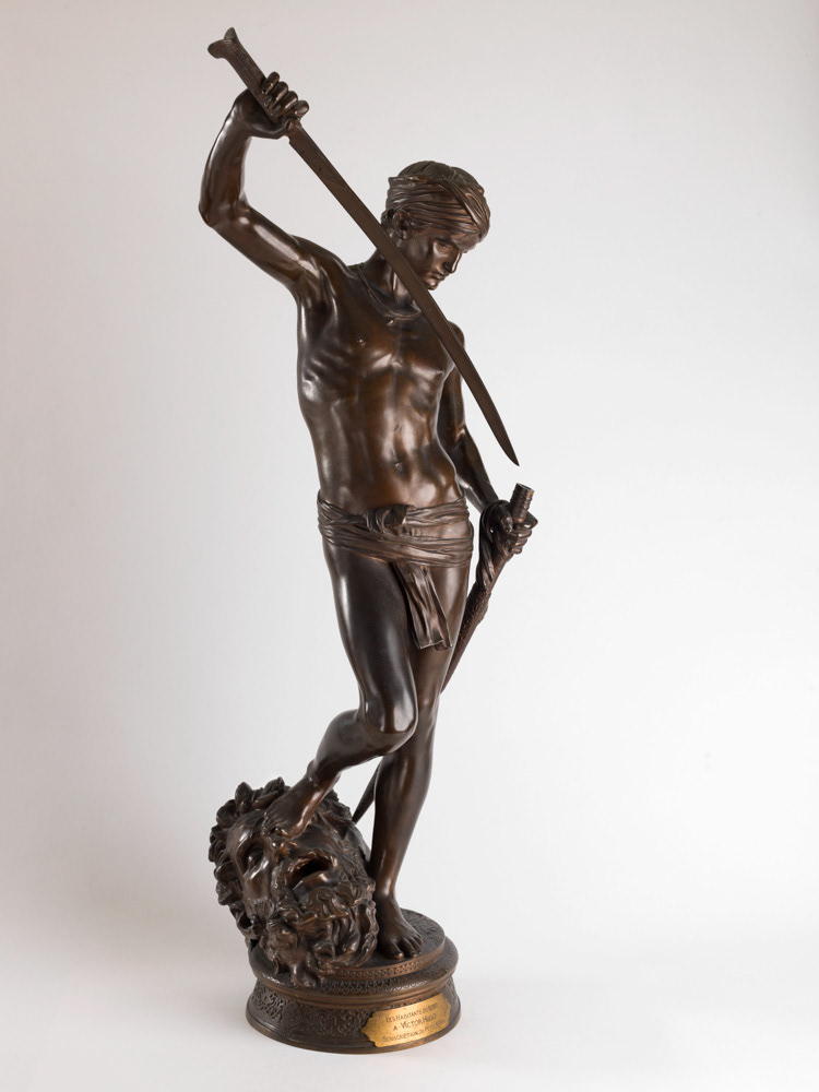Antonin Mercié. "David et Goliath". Bronze. 1869. Paris, Maison de Victor Hugo. © Julien vidal / Roger-Viollet