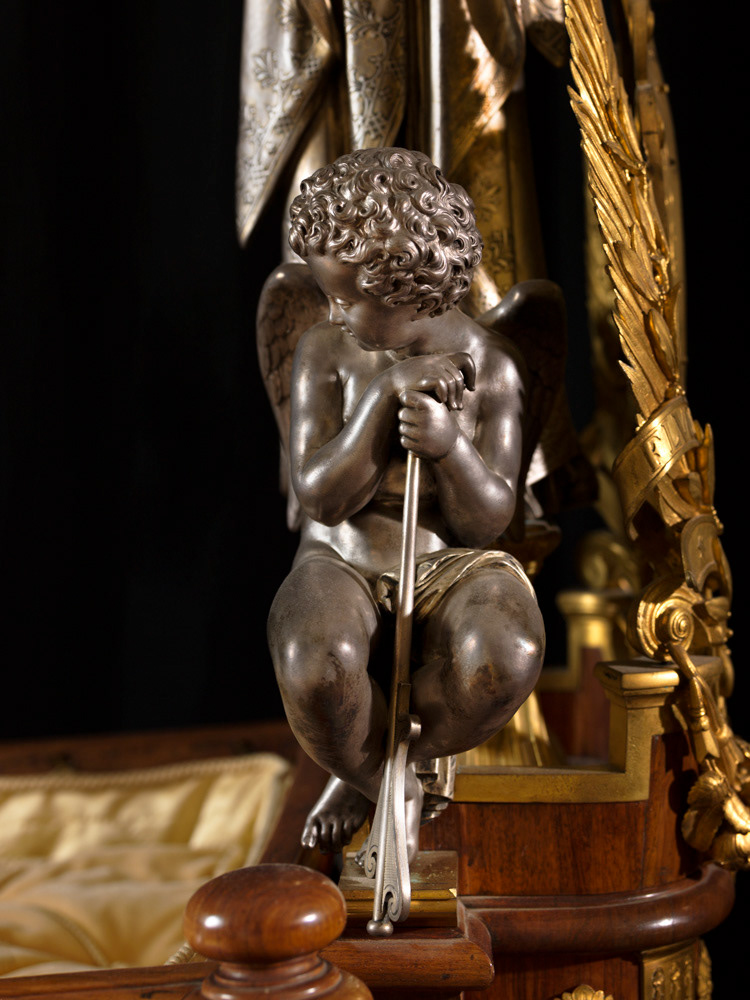 Guillaume Grohé (1808-1885), ébéniste, Emile Froment-Meurice (1837-1913), orfèvre, d'après des dessins de Victor Baltard (1805-1874). "Berceau du prince impérial Louis-Napoléon (1856-1879)". Bois de rose, vermeil, argent, émaux. 1856. Paris, musée Carnavalet. © Julien vidal / Roger-Viollet