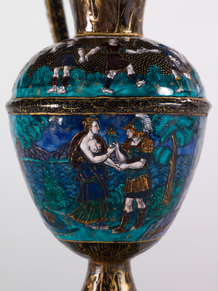 Court, Jean, dit Maître I.C.. d'après Boyvin, René. Limoges. "Aiguière Scènes de l'Histoire de Jason et de la Toison d'or : Jason et les Argonautes débarquent chez le roi Phinée". Cuivre émaillé, émaux peints polychromes sur fond bleu et noir, paillons d'argent, rehauts d'or. entre 1590 et 1610 (modèle 1563). Musée des Beaux-Arts de la Ville de Paris, Petit Palais. © Julien vidal / Roger-Viollet