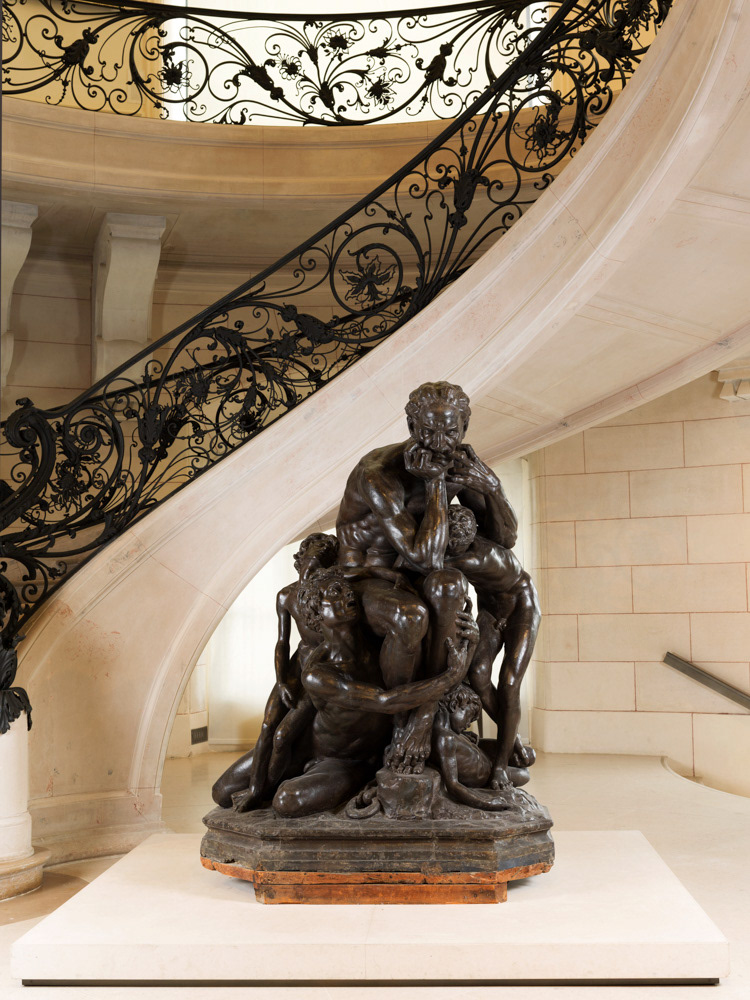 Jean-Baptiste Carpeaux (1827-1875). Ugolin et ses enfants. Plâtre patiné. Vers 1862. Musée des Beaux-Arts de la Ville de Paris, Petit Palais. © Julien vidal / Roger-Viollet
