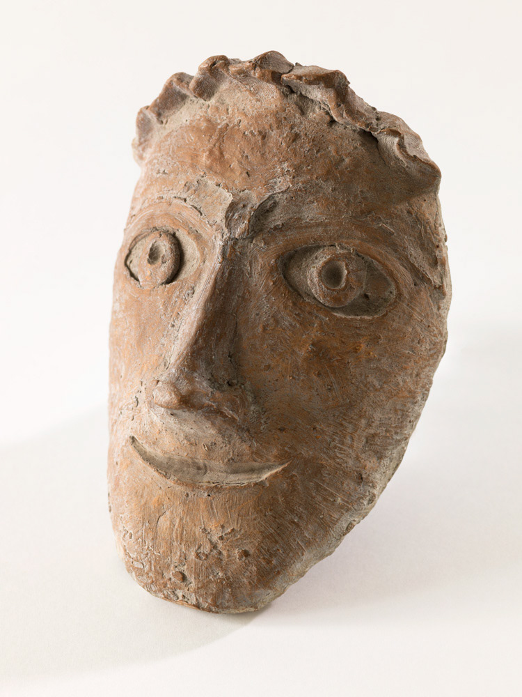 DERAIN André. "Masque". Terre cuite. après 1938. Paris, musée d'Art moderne. © Julien vidal / Roger-Viollet