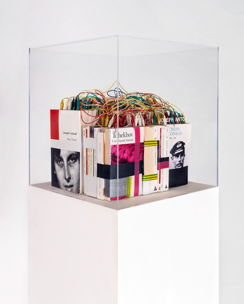 mounir fatmi (né en 1970). "Connexion Joseph Anton".2013. Paris, fonds municipal d'art contemporain. © Julien vidal / Roger-Viollet