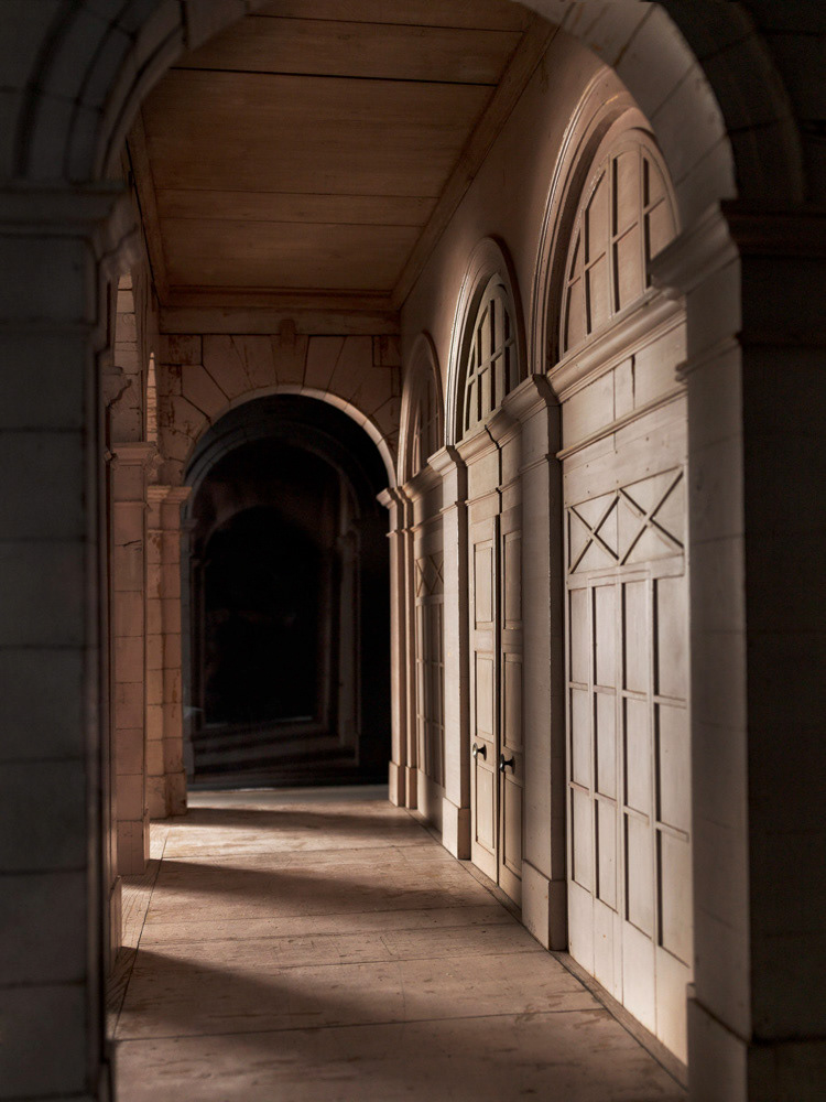 D’après Pierre François Léonard Fontaine (1762-1853). Trois arcades de la rue de Rivoli, jeu de construction des princes de la famille d’Orléans. Bois peint, métal. Paris (Ier arr.), XIXème siècle. Paris, musée Carnavalet. © Julien vidal / Roger-Viollet