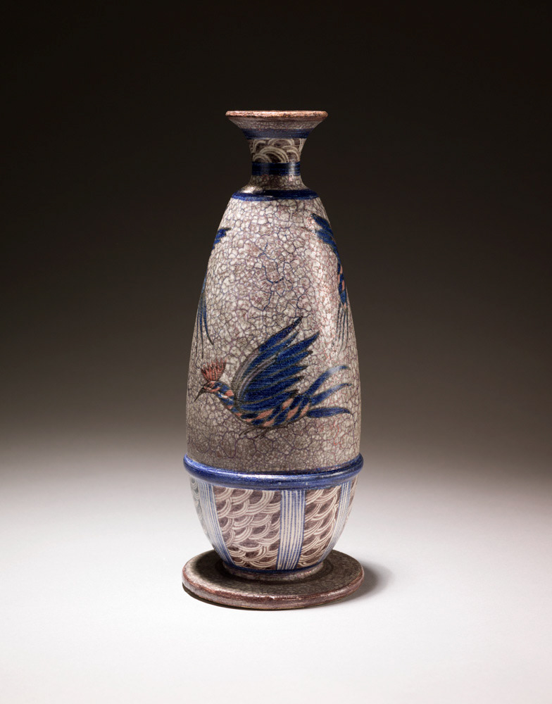 MAYODON Jean. "Vase". Céramique. Paris, musée d'Art moderne. © Julien vidal / Roger-Viollet