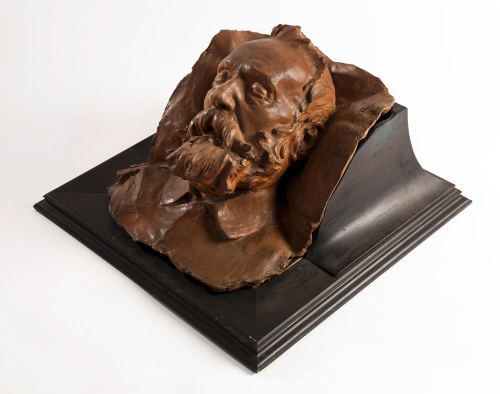 Aimé-Jules Dalou (1838-1902). "Masque mortuaire de Victor Hugo". Plâtre. 1885. Paris, Maison de Victor Hugo. © Julien vidal / Roger-Viollet