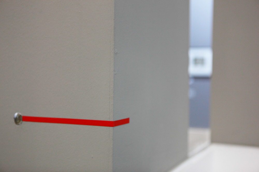 Accrochage de l'exposition "Laure Albin Guillot (1879-1962), l'enjeu classique" au Jeu de Paume. Paris, 18 février 2013.  © Julien Vidal / Parisienne de Photo / Roger-Viollet