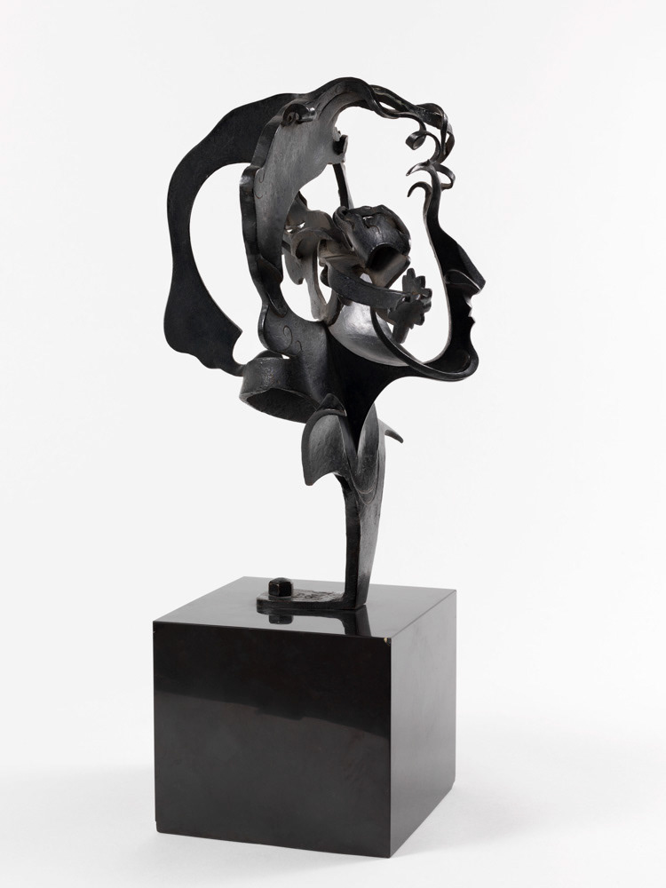 GARGALLO Pablo. "Portrait de Marc Chagall". Bronze découpé. 1933. Paris, musée d'Art moderne. © Julien Vidal / Roger-Viollet