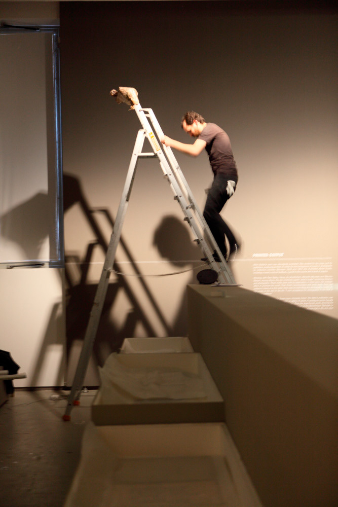 Accrochage de l'exposition "Laure Albin Guillot (1879-1962), l'enjeu classique" au Jeu de Paume. Paris, 18 février 2013.  © Julien Vidal / Parisienne de Photo / Roger-Viollet