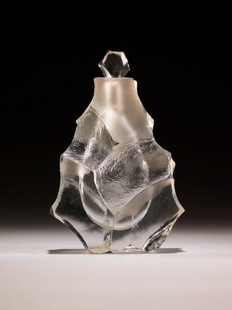 MARINOT Maurice. "Flacon". Verre. vers 1936. Paris, musée d'Art moderne. © Julien Vidal / Roger-Viollet