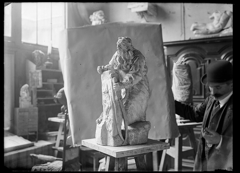 Négatif sur verre au collodion. Collection Bourdelle © julien Vidal / Roger-Viollet