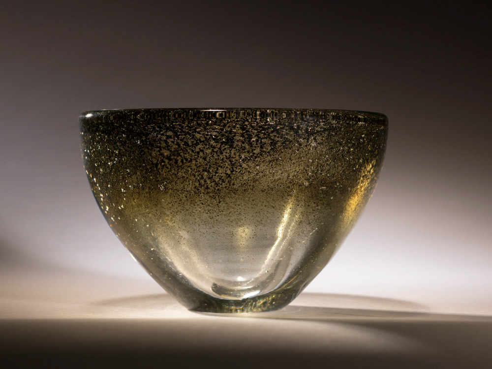 MARINOT Maurice. "Bol". Verre très épais. vers 1936. Paris, musée d'Art moderne. © Julien vidal / Roger-Viollet