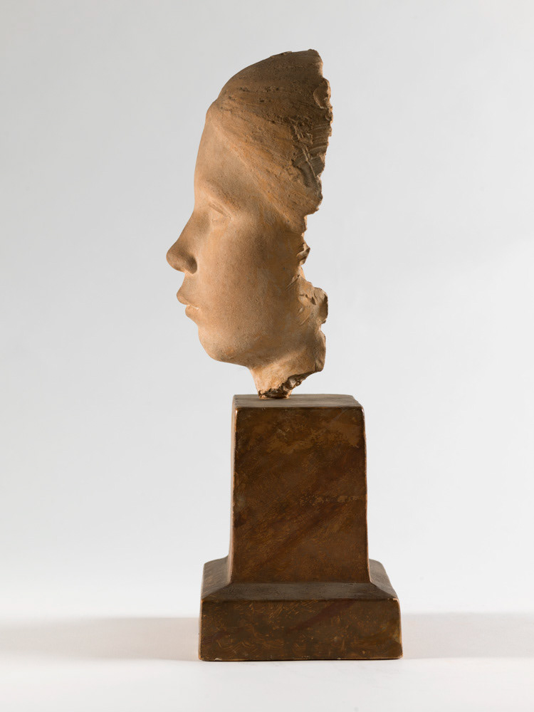 Saint-Marceaux, René de (Charles René de Paul de Saint-Marceaux, dit). "Boudeuse". Terre cuite. 1865. Musée des Beaux-Arts de la Ville de Paris, Petit Palais. © Julien vidal / Roger-Viollet