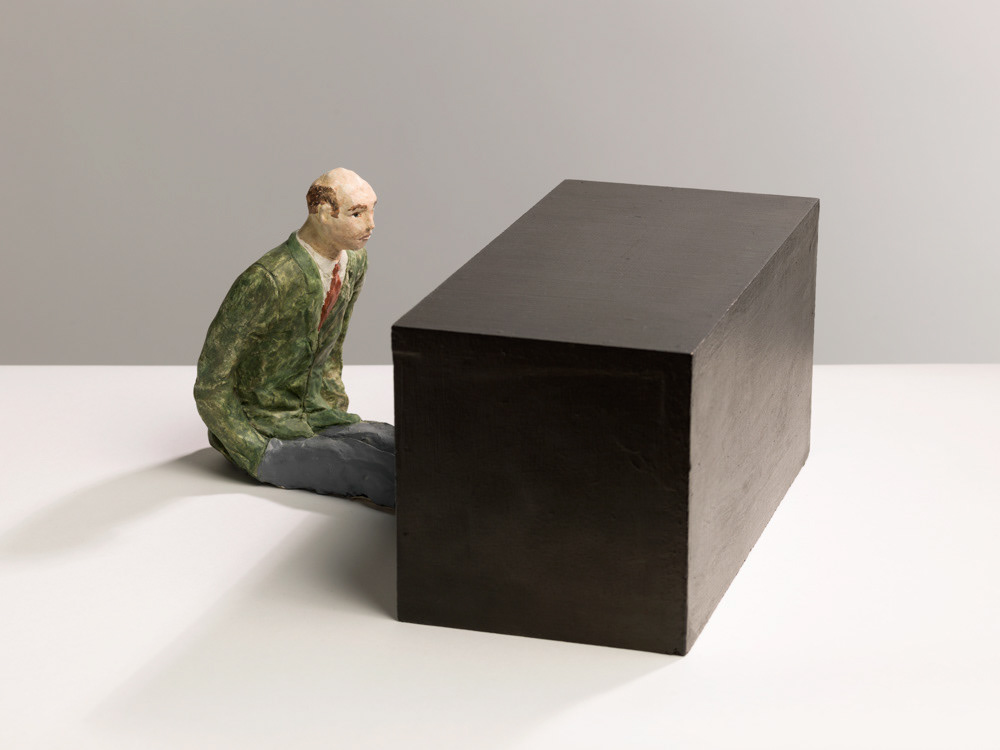 Solomoukha Kristina. "Candidat". Bois et plâtre. 1996. Paris, fonds municipal d'art contemporain. © Julien vidal / Roger-Viollet