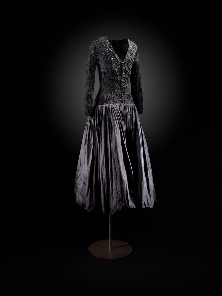 BALENCIAGA - Haute Couture - circa 1950 © Julien Vidal / Fondation Azzedine Alaïa