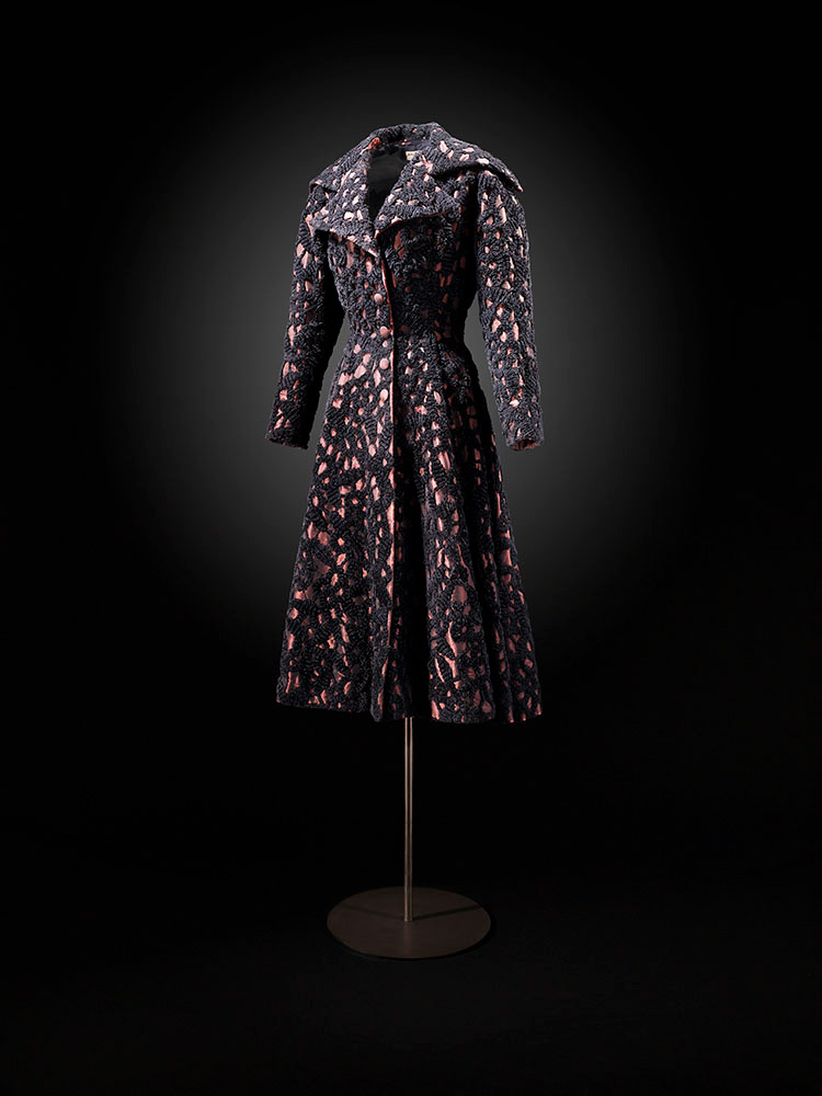 BALENCIAGA - Haute Couture - Automne-hiver 1948 © Julien Vidal / Fondation Azzedine Alaïa