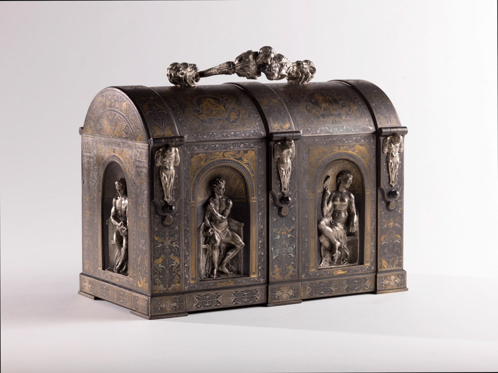 Alfred Gauvin. "Les Sept Péchés capitaux". Fer damasquiné, or, argent. Musée des Beaux-Arts de la Ville de Paris, Petit Palais. © Julien vidal / Roger-Viollet