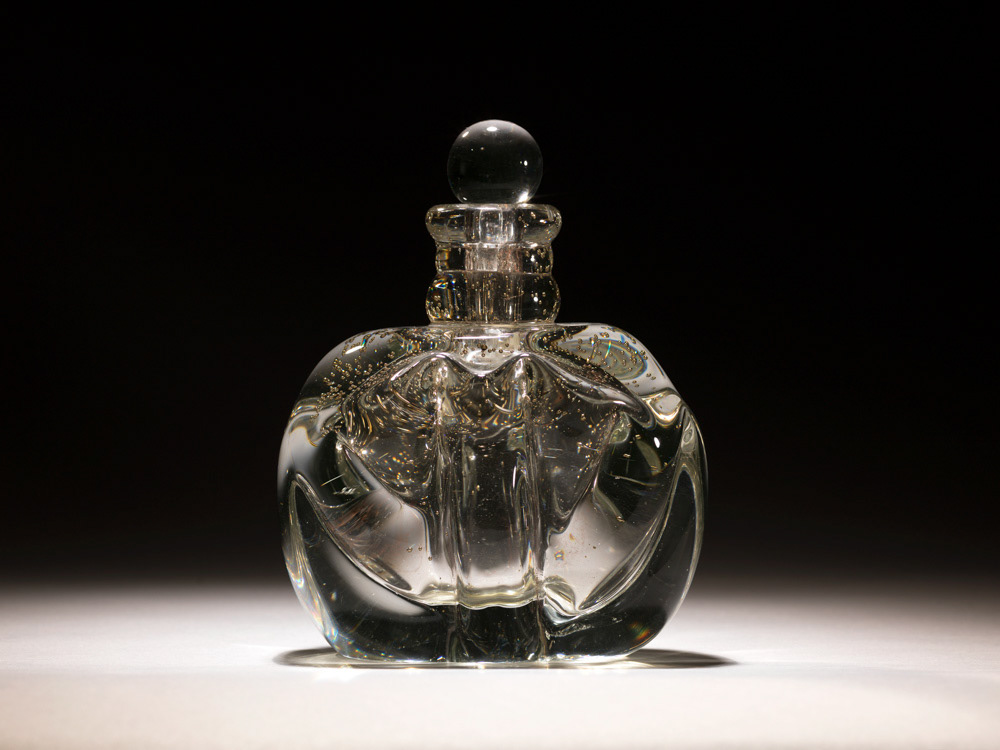 MARINOT Maurice. "Flacon". Verre. vers 1936. Paris, musée d'Art moderne. © Julien vidal / Roger-Viollet