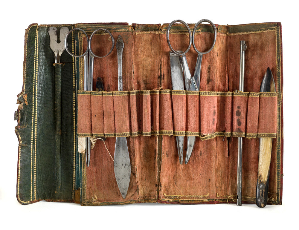 Anonyme. Trousse médicale de Jean Corvisart (1755-1821), mÈdecin de Napoléon 1er, contenant ses instruments. Paris, musée Carnavalet.  © Julien vidal / Roger-Viollet