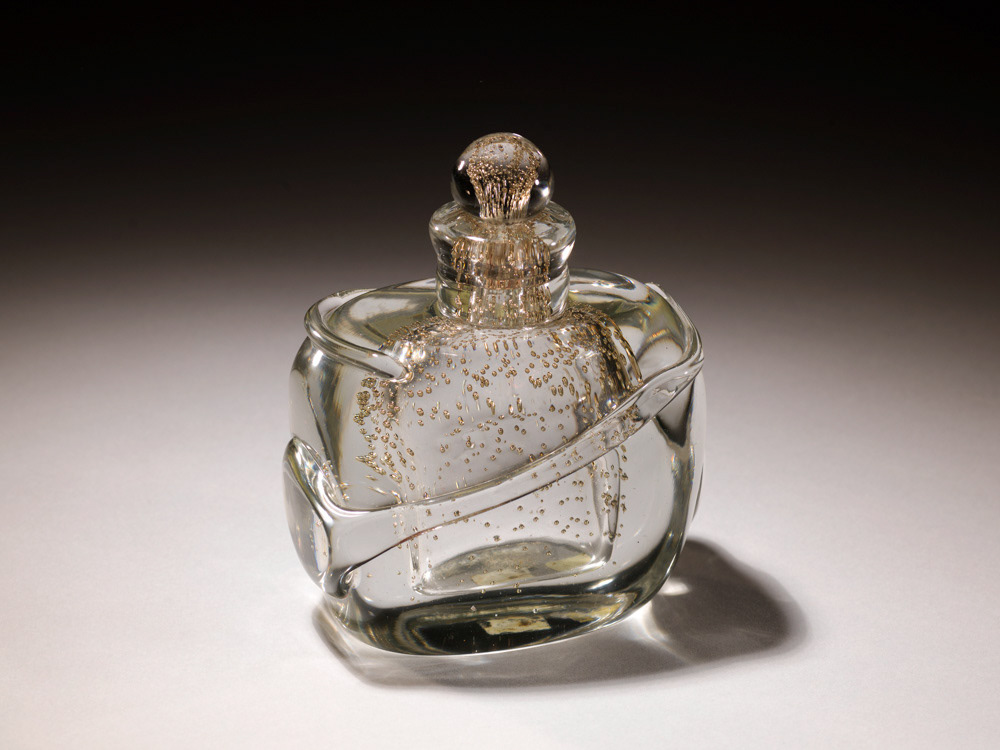 MARINOT Maurice. "Flacon". Verre. vers 1936. Paris, musée d'Art moderne. © Julien vidal / Roger-Viollet