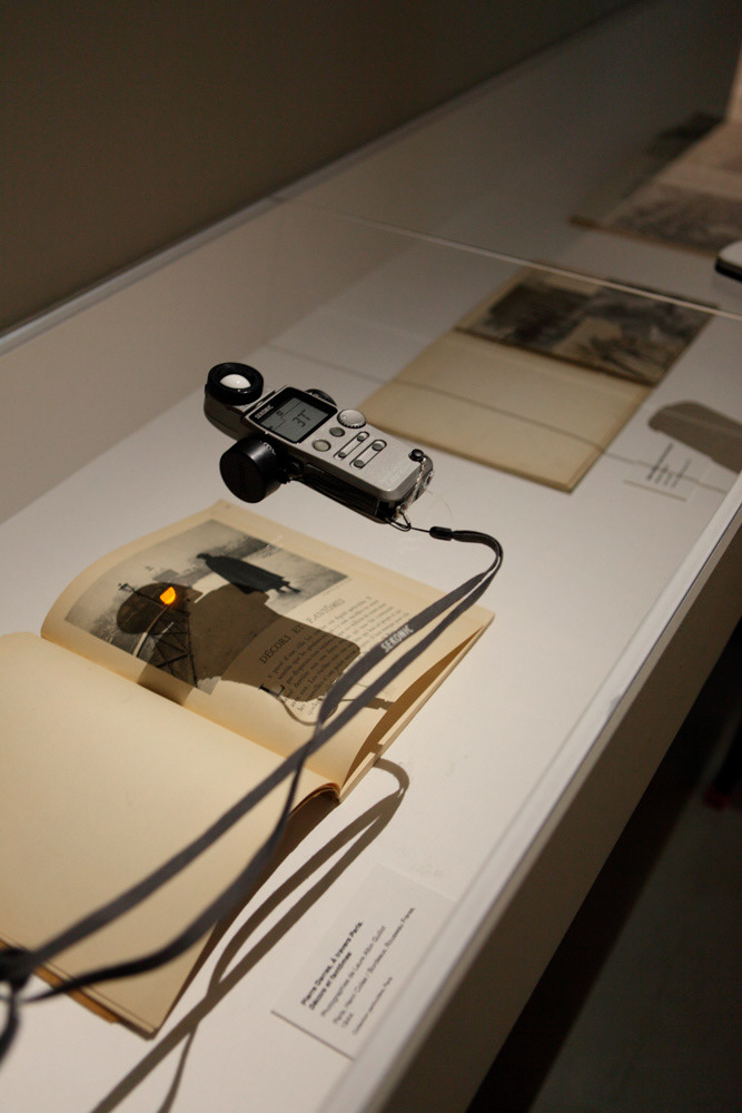 Accrochage de l'exposition "Laure Albin Guillot (1879-1962), l'enjeu classique" au Jeu de Paume. Paris, 18 février 2013.  © Julien Vidal / Parisienne de Photo / Roger-Viollet