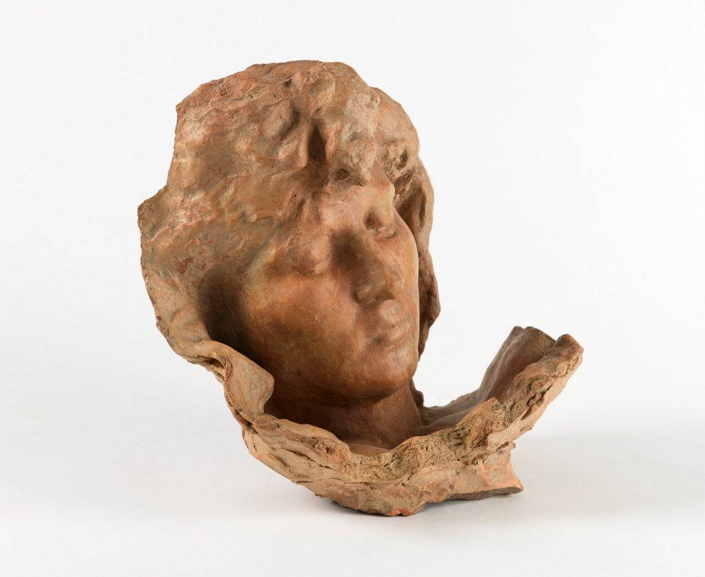 Desbois, Jules. "Le rêve". Terre cuite patinée. 1914. Musée des Beaux-Arts de la Ville de Paris, Petit Palais. © Julien vidal / Roger-Viollet